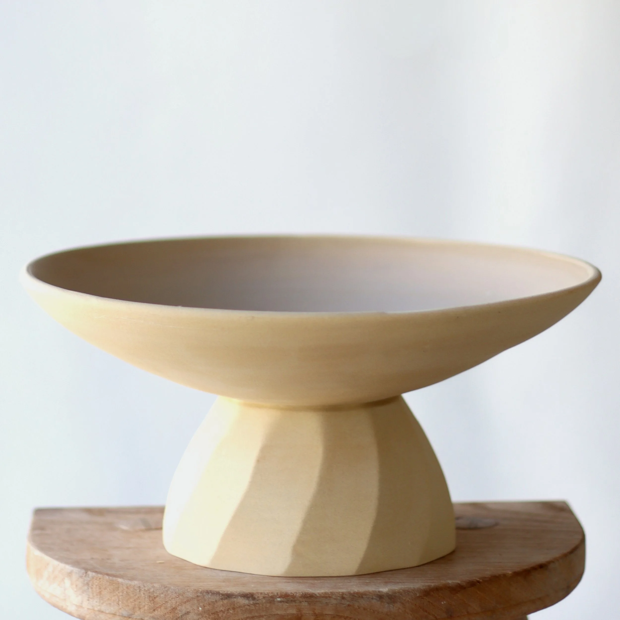 Coupe sur pied - grès roux