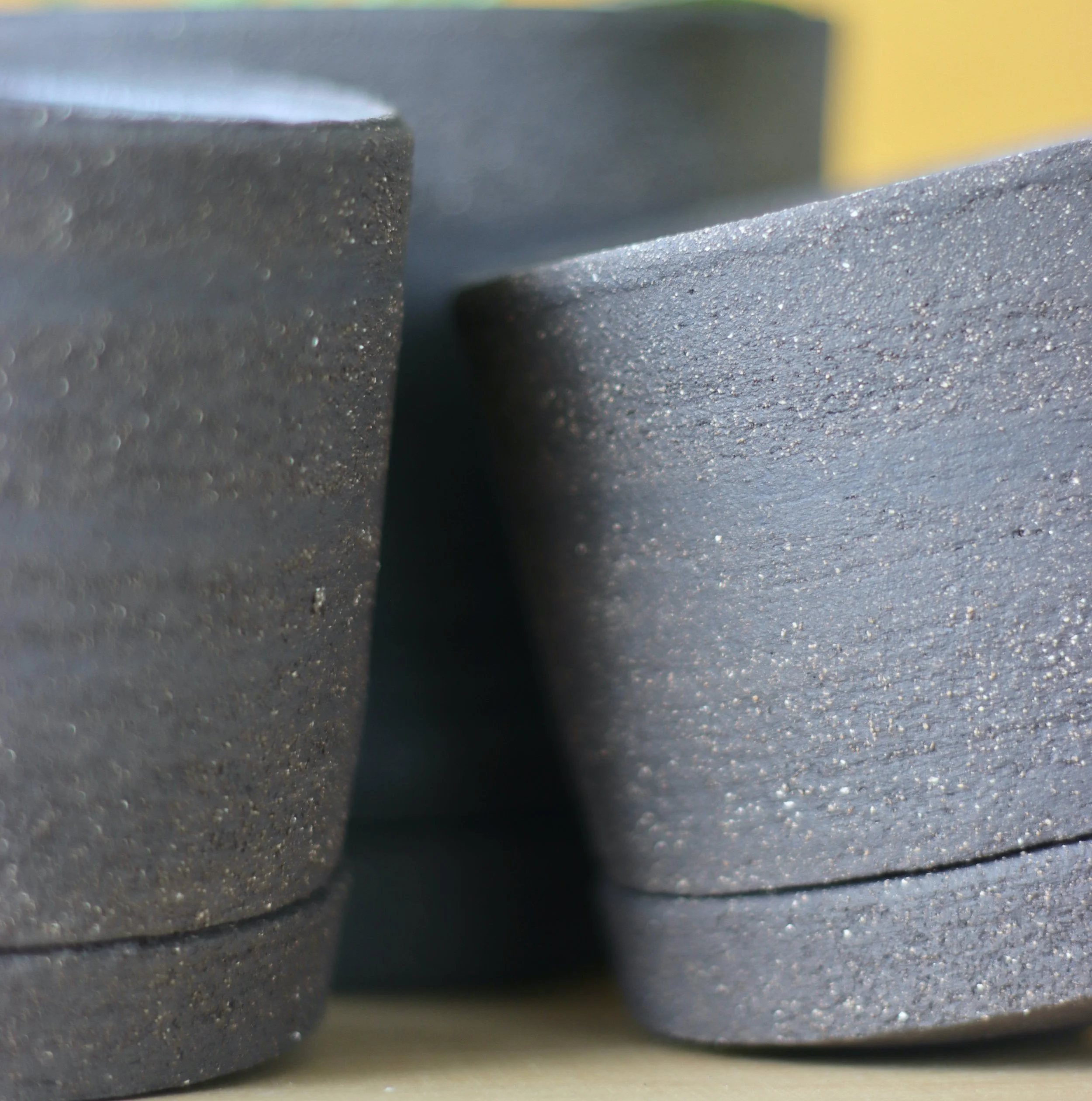 Pots dançants_grès noir_2.jpeg