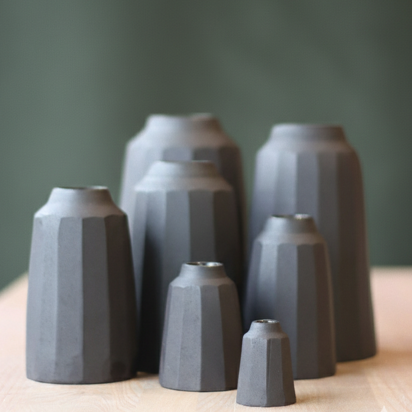 Vases à facettes - grès noir
