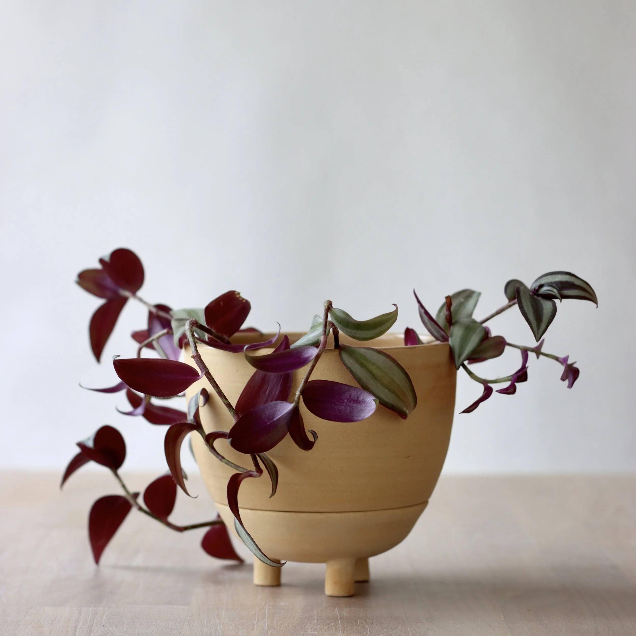 Pot à plantes sur pieds_grès roux_1.jpeg