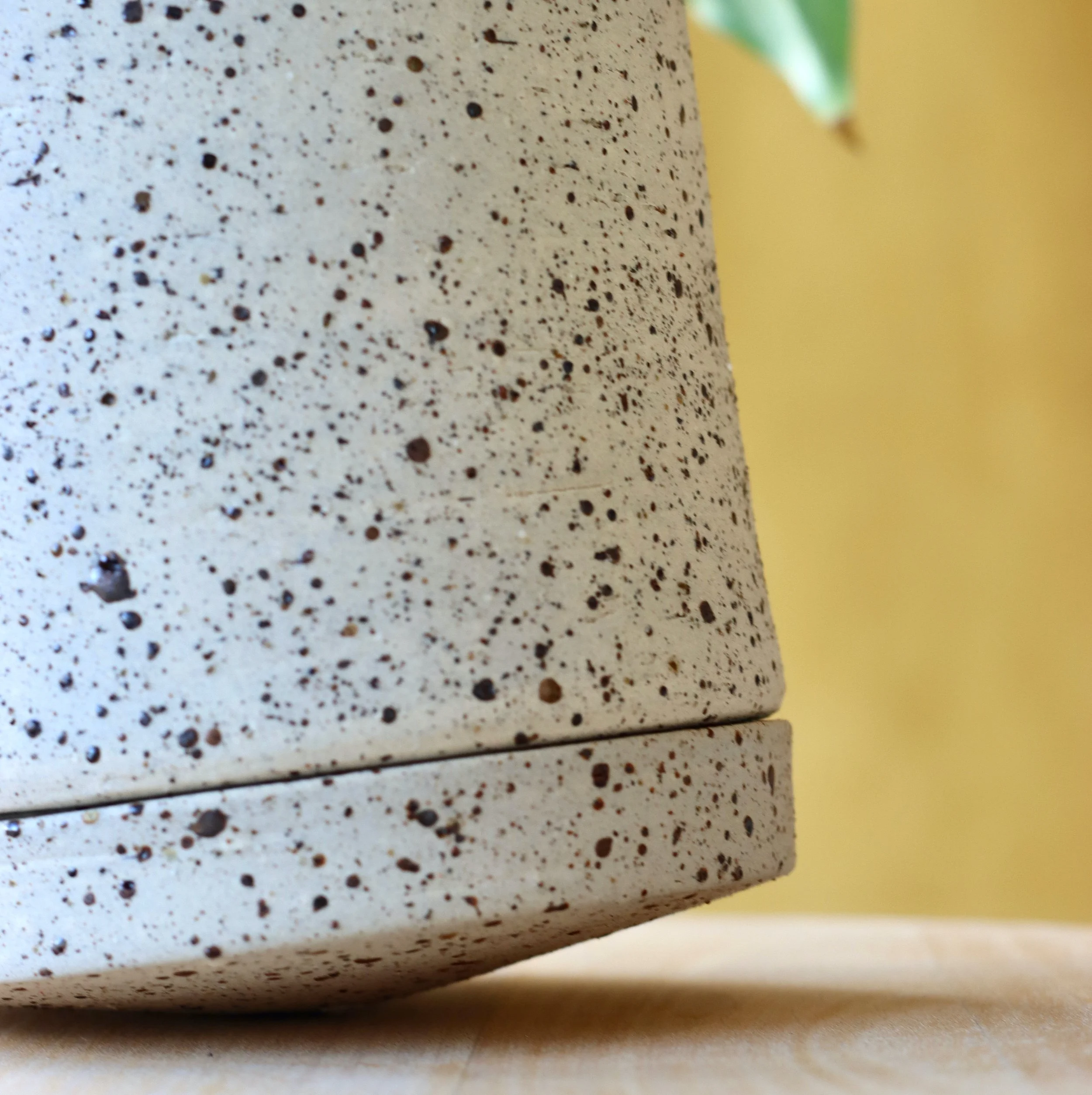 Pot dançant_grès moucheté_2.jpeg