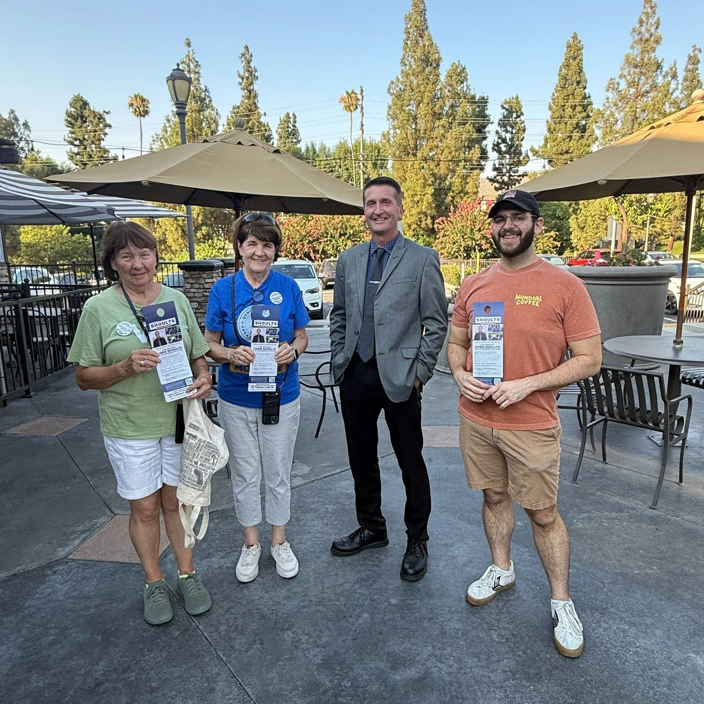 🚗💬 Another full day on the trail!

While Team Shoults was out in Temescal Valley this morning and Corona this afternoon, I spent the evening in Riverside alongside some of our incredible volunteers, having real conversations with voters.

📣 Every 