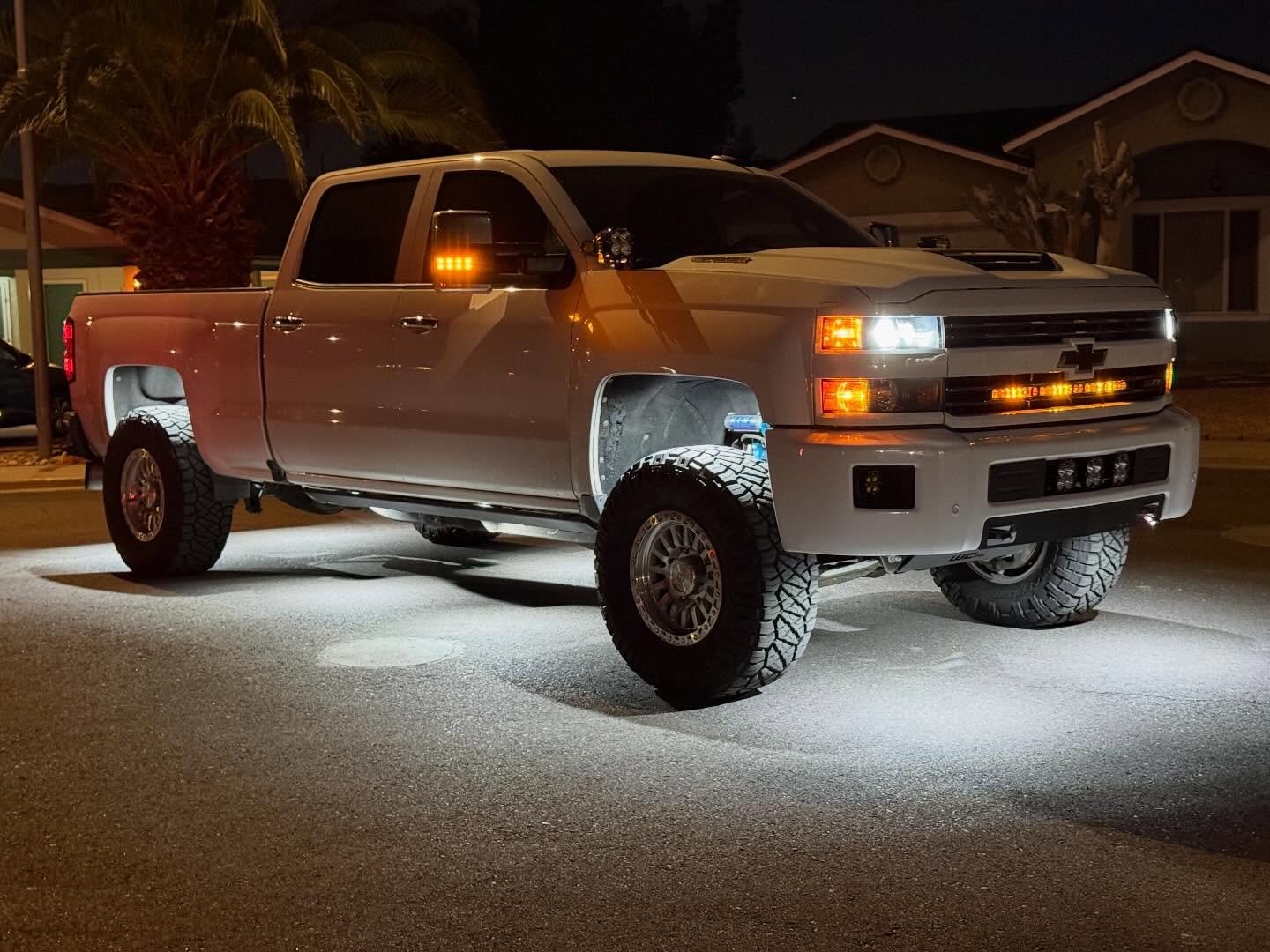 Swipe to light up the malls 👀 Is this enough light? @bajadesigns