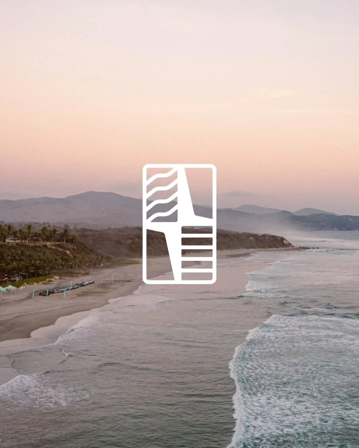 &ldquo;Somos aire libre, agua que fluye y tierra no caminada, somos y hacemos el camino&rdquo;

#brandingproject #desing #eldestinoeselcamino #sierra #revista