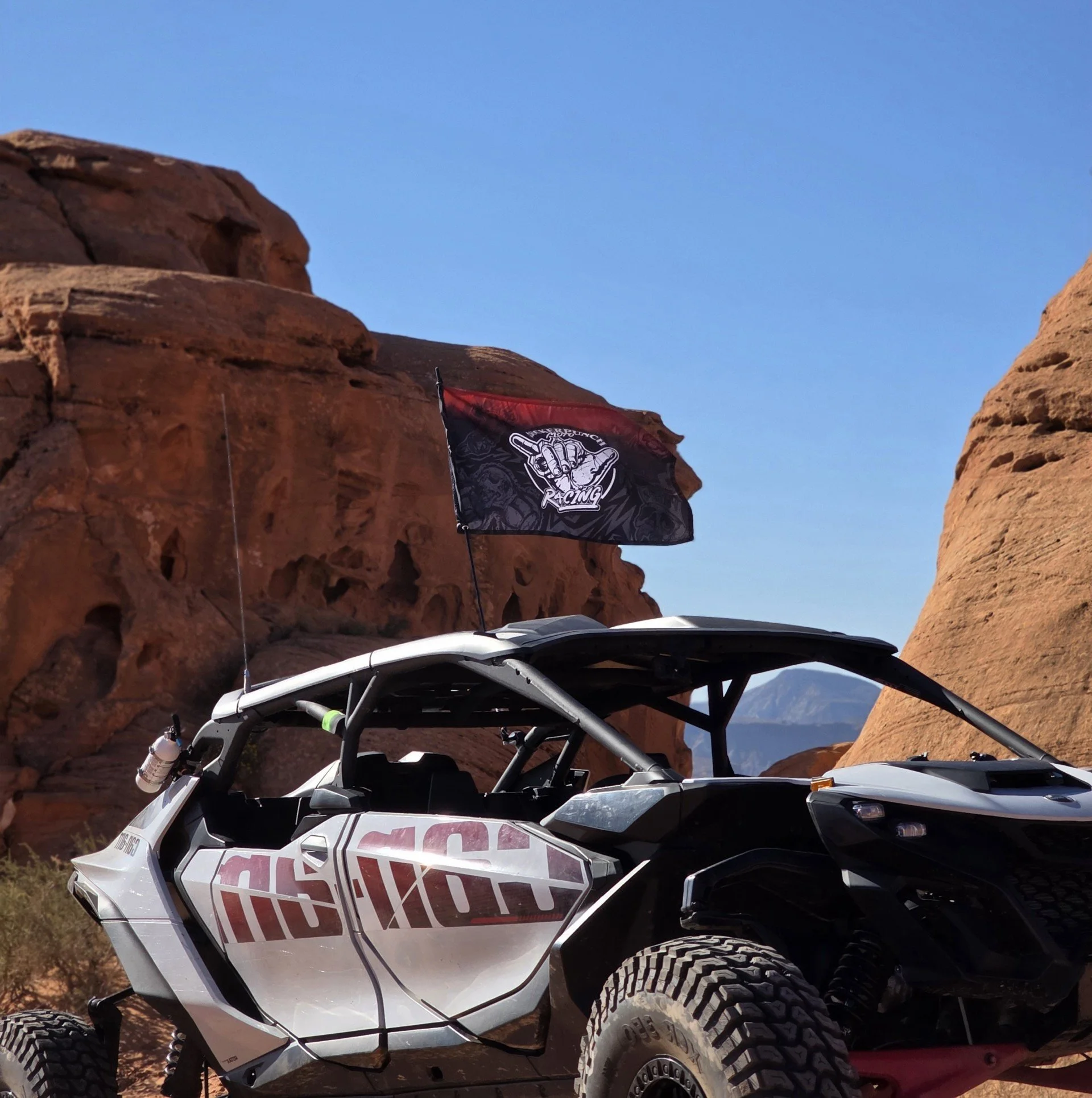Dune Flag - 2x3' Redfade Shaka.jpg
