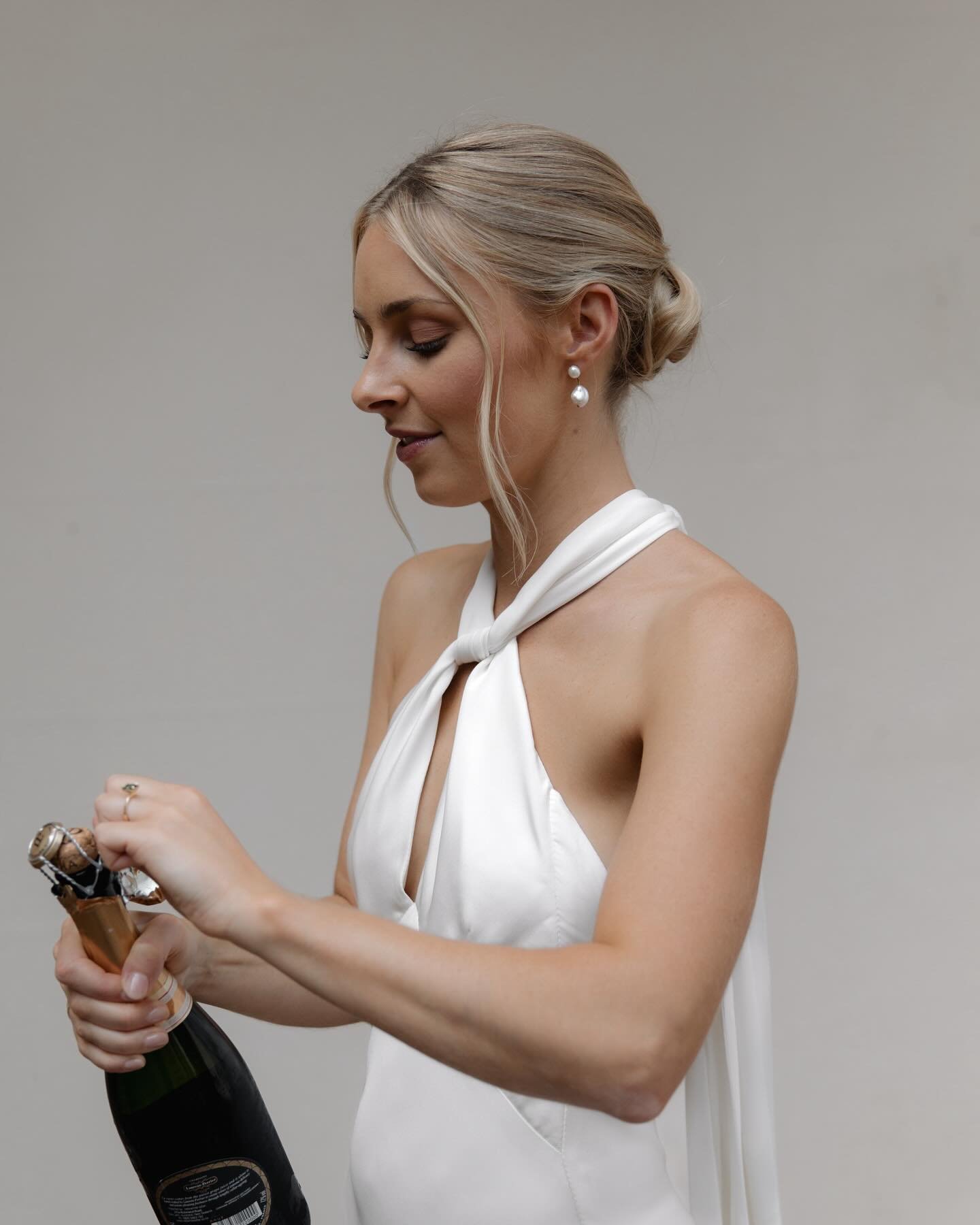 Beautiful Ellie 💖 

Looking forward to another wedding season of gorgeous Brides to be ✨

Photographer @stephanandnakita 
Hair @saara.hair.studio