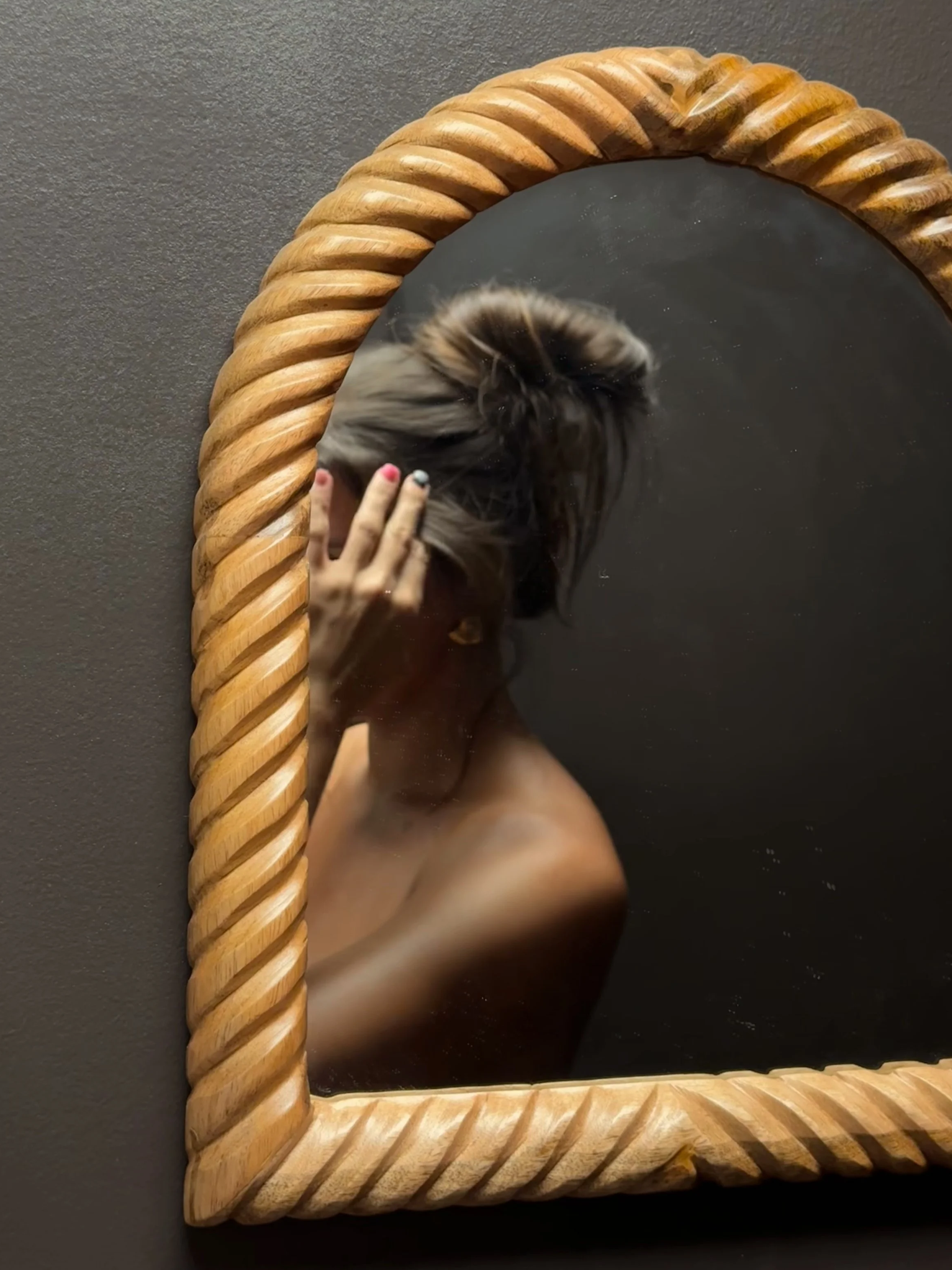 Natural-looking custom spray tan with an even, sun-kissed glow.