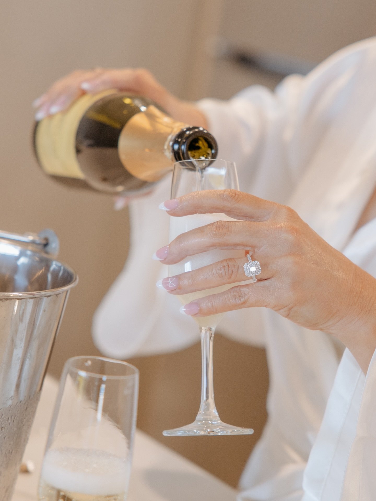 When getting ready is fun, not stressful! ✨ Make sure to build in enough time on your wedding day to relax, enjoy the moment, and start your morning stress-free 

Photographer: @_everymomentcaptured
Videographer: @saltnlightfilm 
Venue: @watersedgewe