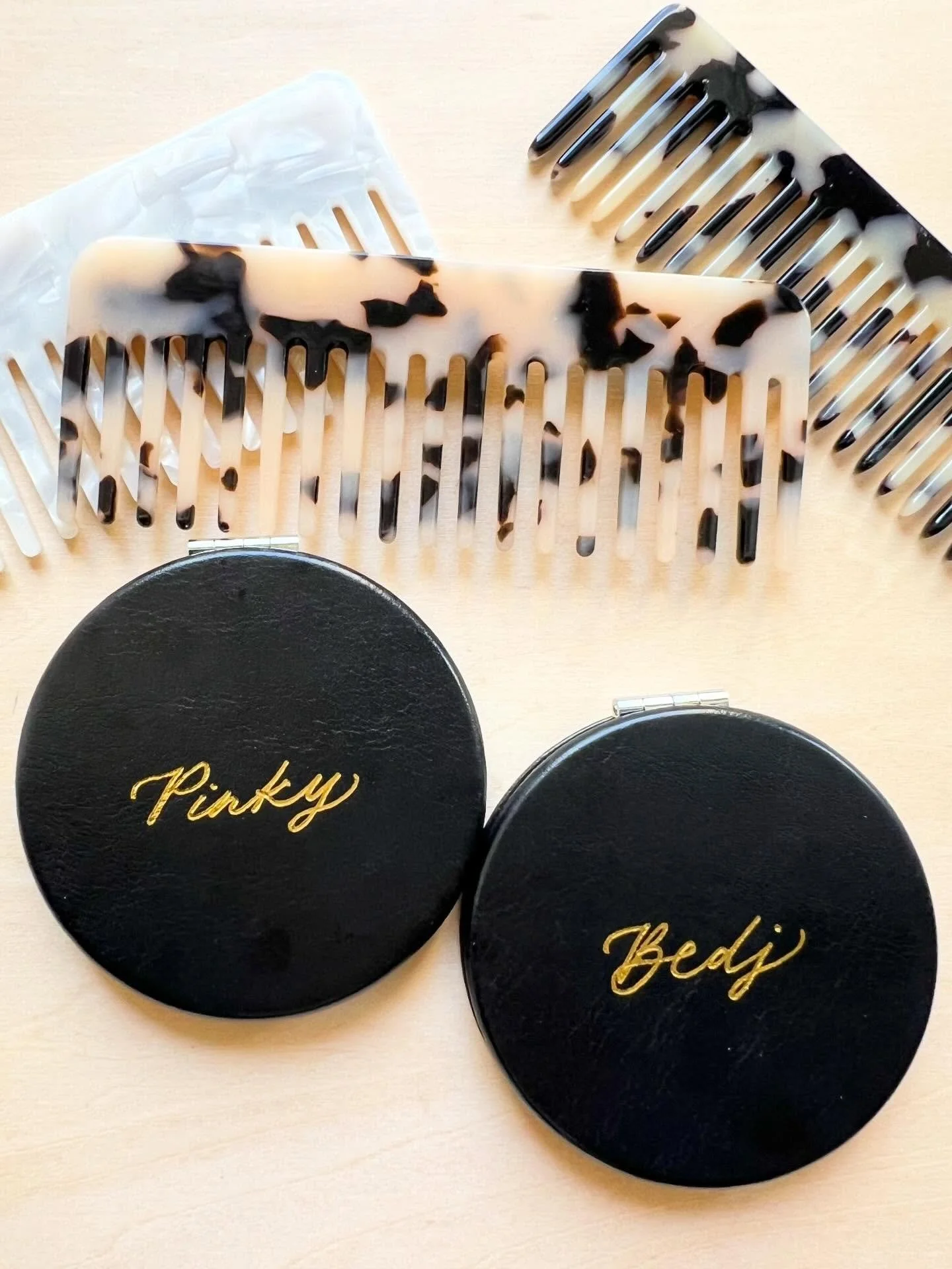 These leather compact mirrors are having a moment and I kind of love it 😊