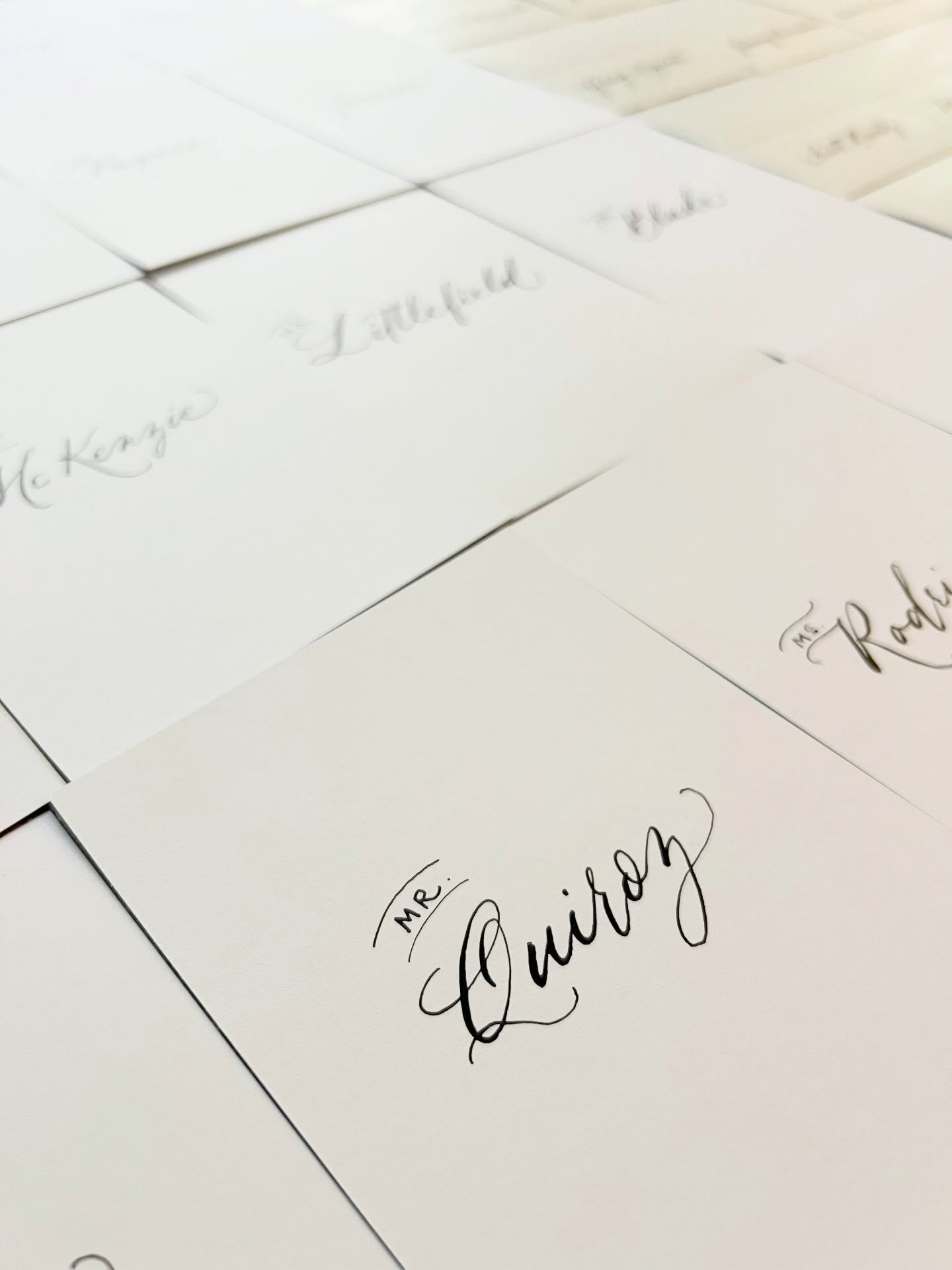 Classic black ink&hellip;but with a subtle gold shimmer that doesn&rsquo;t come through on these photos ✨. For this high school reunion, tables were labeled with their teachers&rsquo; names 🍎 ✏️ 📖