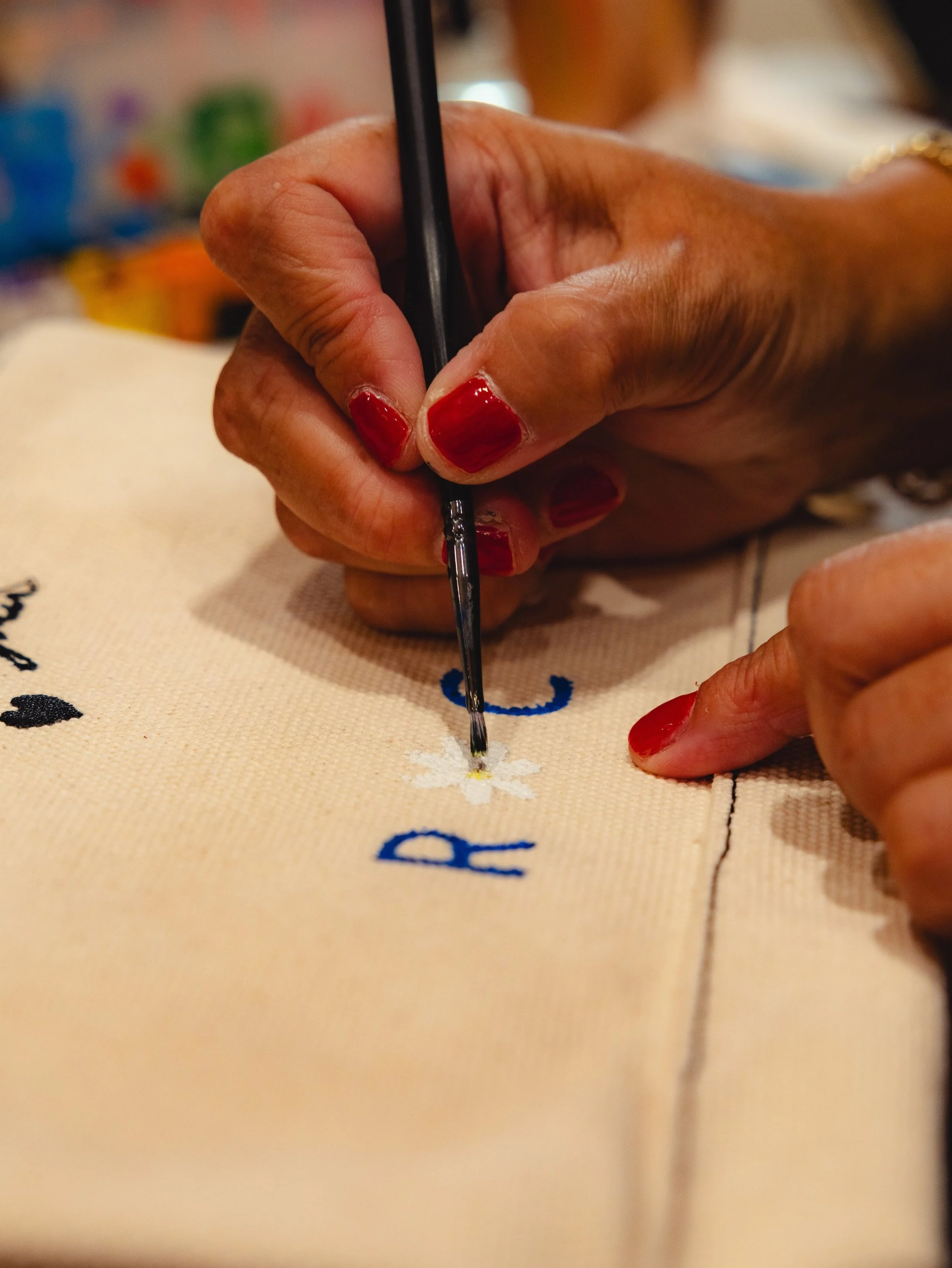 Um. Ok. Some amazing photos from the very talented @robbienero.jpeg 💕 Thank you ☺️ 

#liveevents #hand painting #calligraphy #gifts #art
