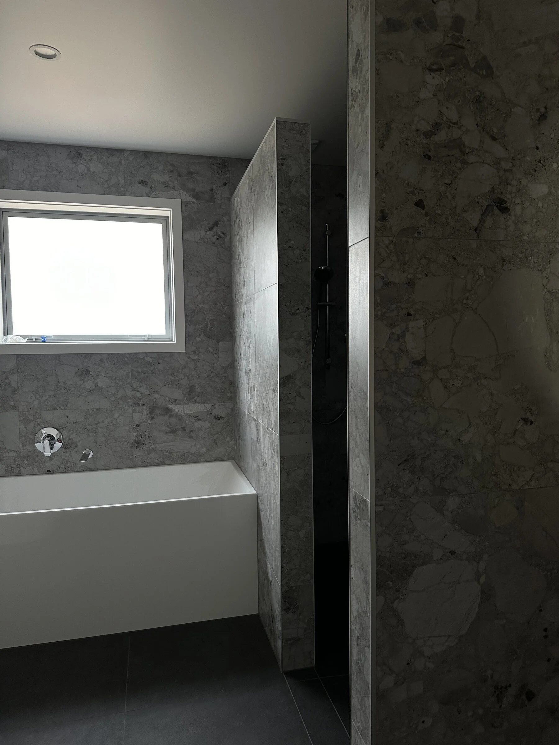 11-bathroom-b-bathtub.jpg