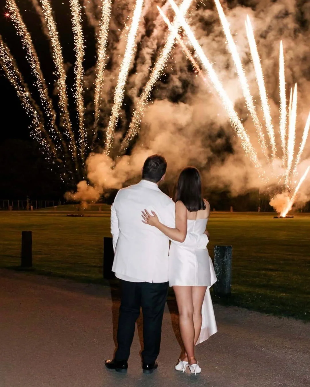 Cya later 2025! ✨🥂 
Very grateful for all my beautiful 2025 couples! 
Still right in the thick of wedding season and loving every minute of it. 

Can&rsquo;t wait to see what 2026 brings! Let&rsquo;s go! 💃✨ 

. 

Photography @prettyflamingophotogra