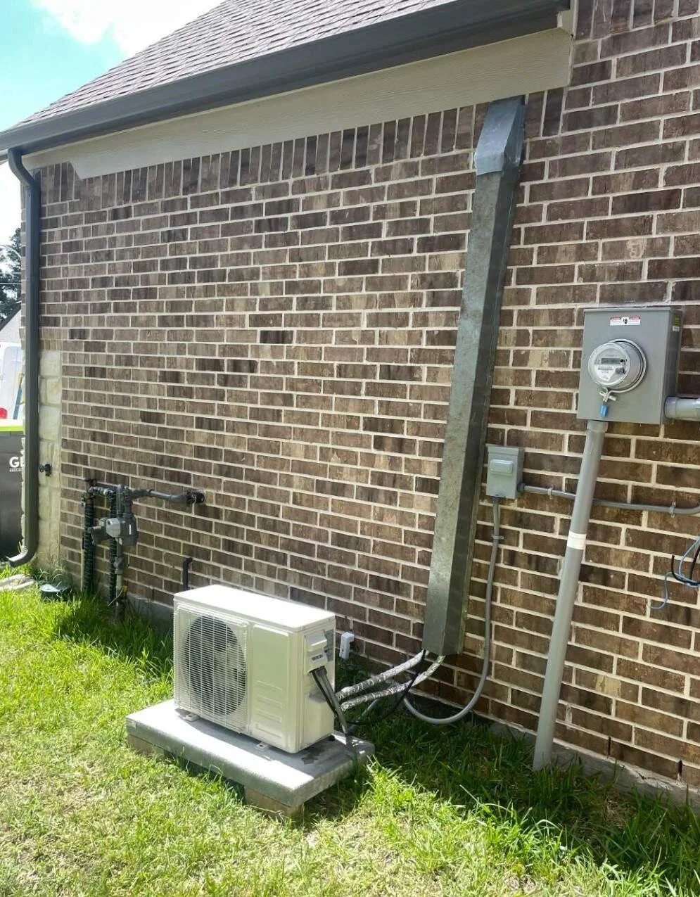 Ductless AC system mini-split
