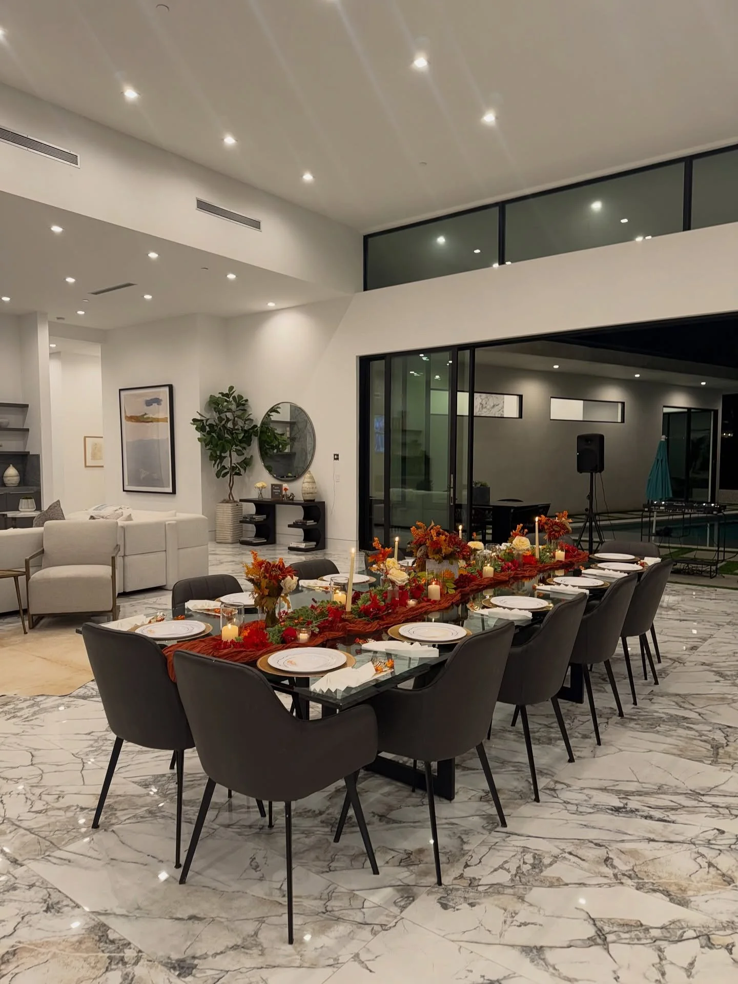 Beautifully curated tablescape for an intimate fall gathering.✨