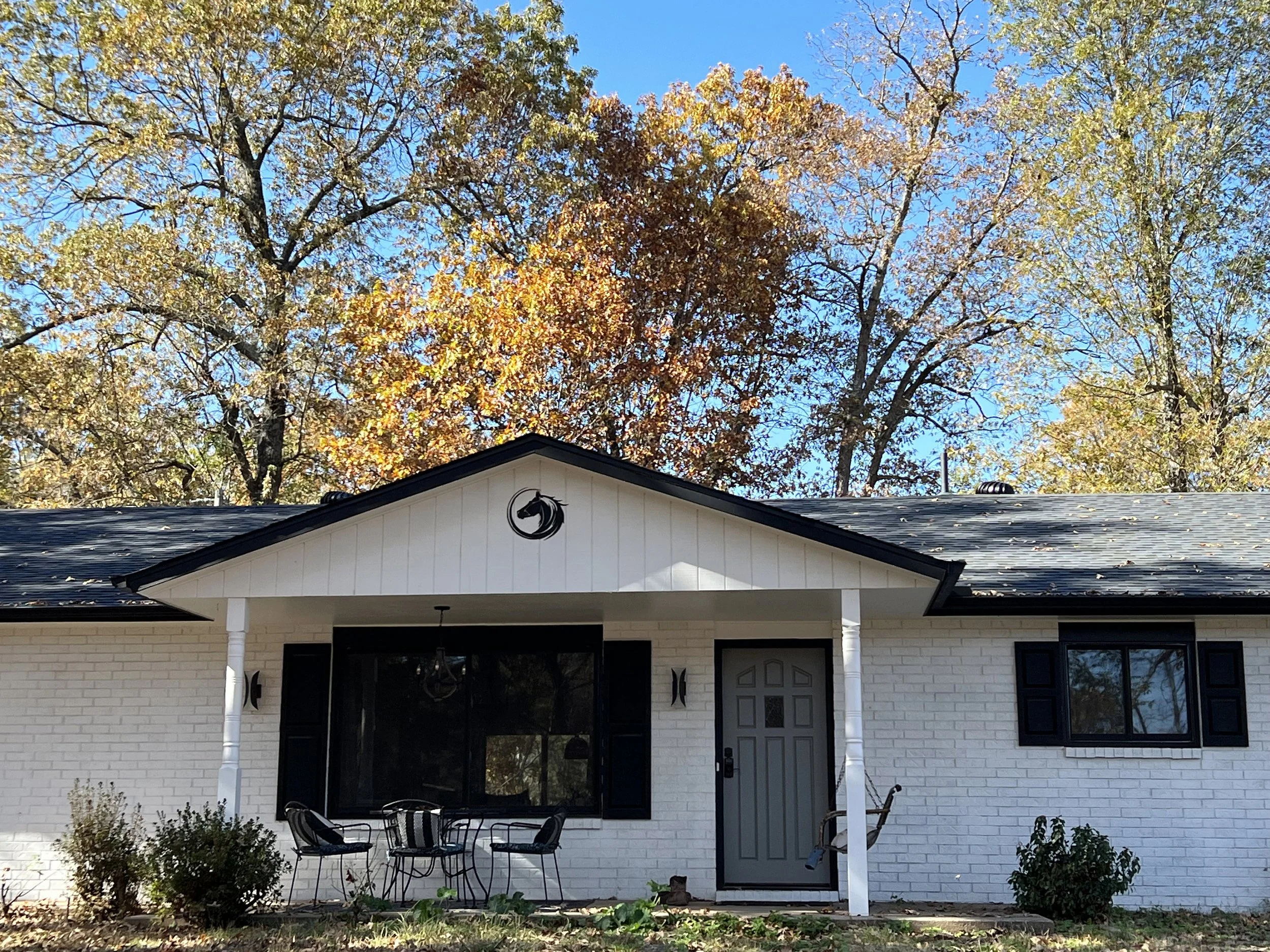 This central portion of the front of the house says exactly what the house is on the exterior. I can see the little touches of modern ironwork and the craftsmanship on the front door very clearly, and how the brick look isn't buried under too much p
