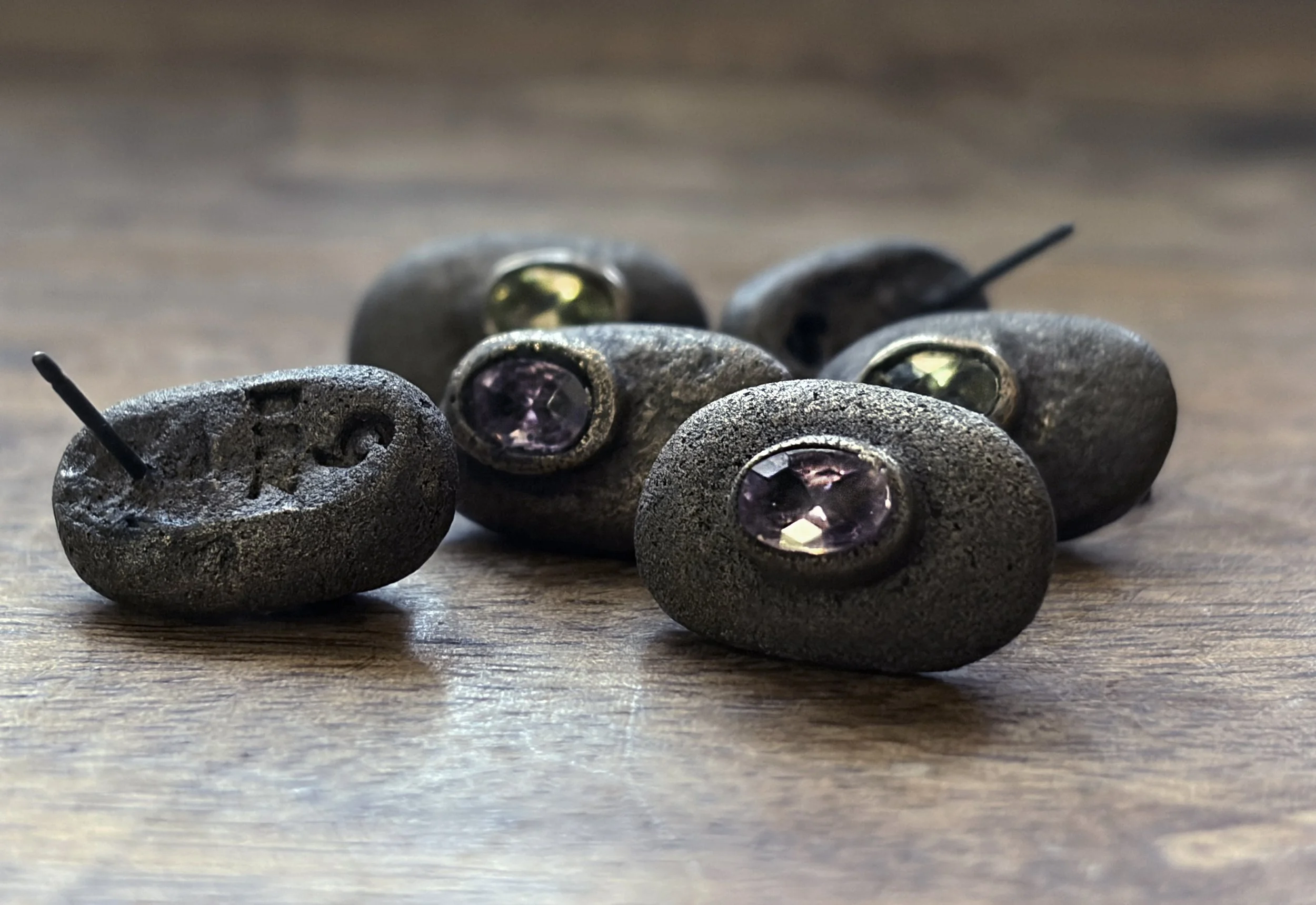 river-rock-stud-earrings-bronze-oval-purple-lavender-cjeckerboard-oval-gem-birdley-studio.jpg