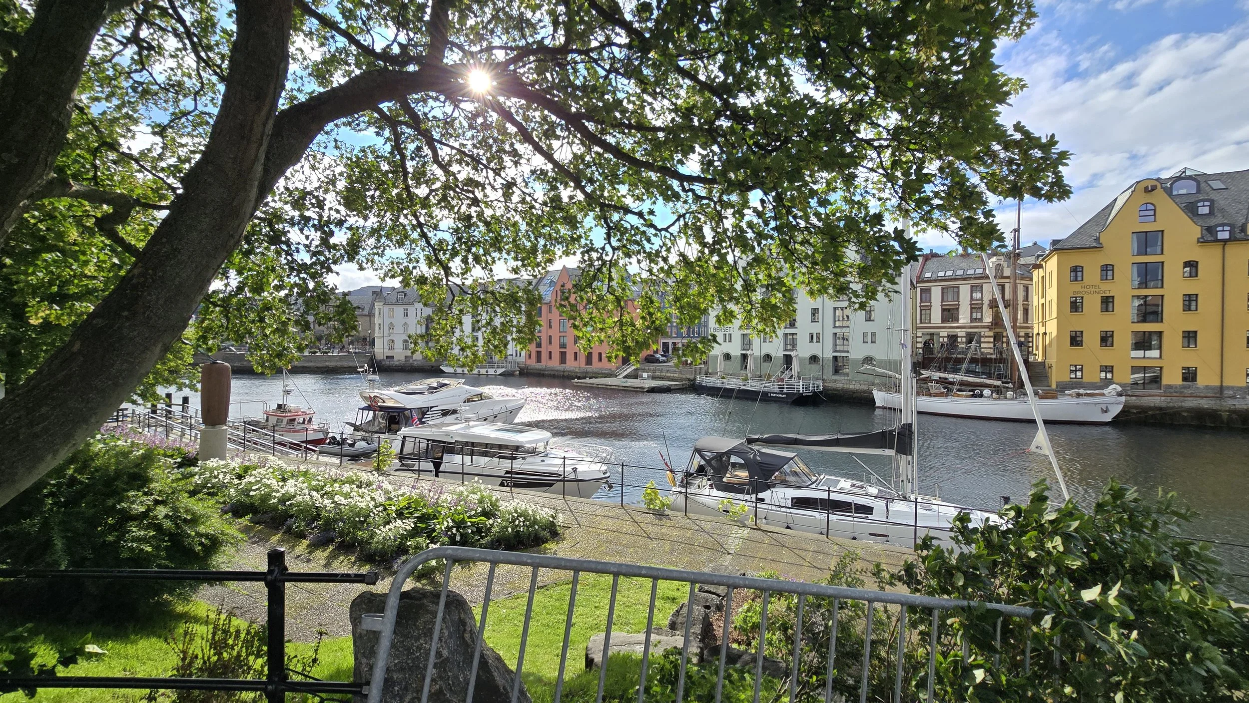 Alter Hafen von Alesund.jpg