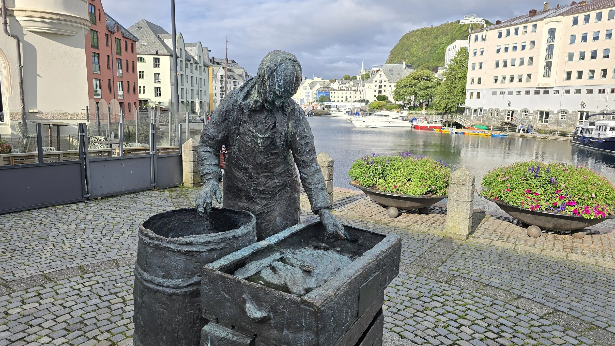 Skulptur Sildekona - Heringsfrau von 1991.jpg