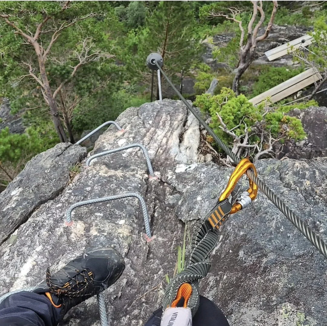 Kletterausrüstung im Einsatz.jpg