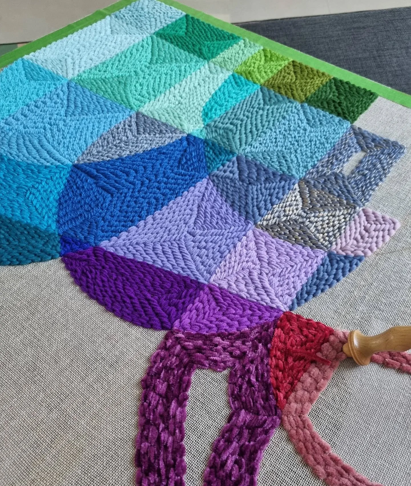 Adding some velvety yarns to this big tapestry. It's like working a huge patchwork quilt, except you can remove patches and switch them around. βοΈπ§Ά
.
.
.
.
.
#punchneedle #punchneedleart #punchneedleembroidery #oxfordpunchneedle #rughooking #textile