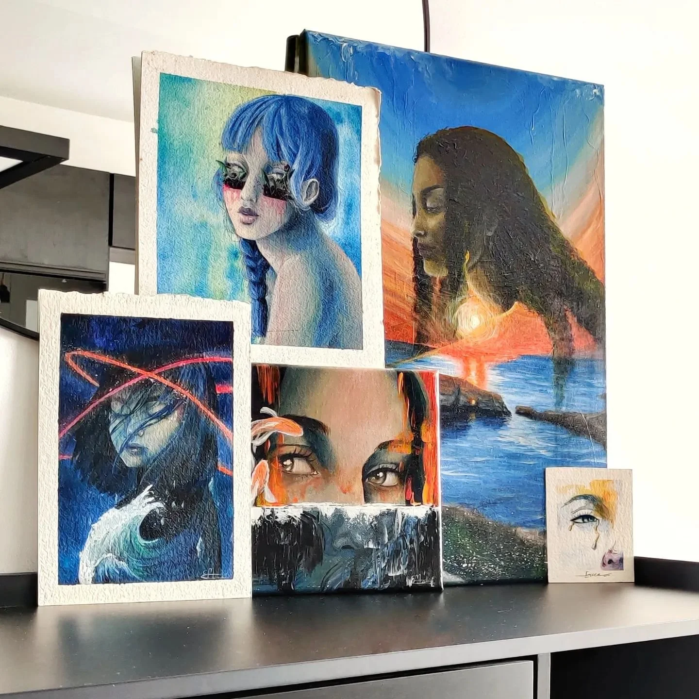 Finally some good looking photos of my new products that will be available at the comiccon.... And will be making more for my online store.

My etsy shop is still open and will be closed on the 28th October for 2-3weeks.

#witchcore #artdecor #painte