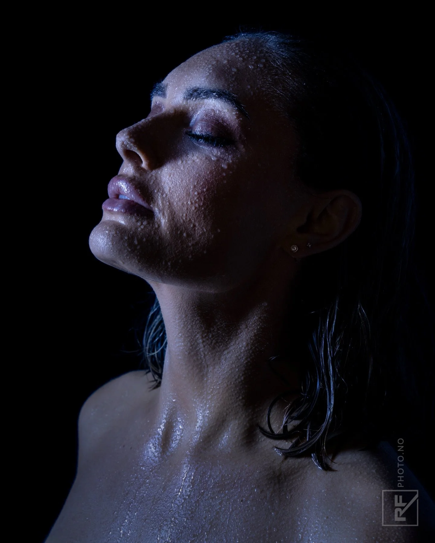 Beautiful Ingrid 📸 #wethairlook #portrait #portraitphotography #studiophotographer #turnthelightsoff