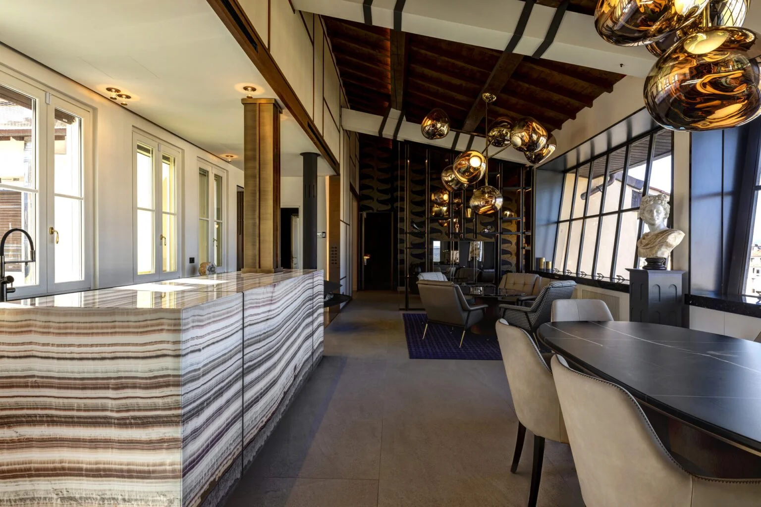 BOUTIQUE HOTELS:
Clear, elegant controls for guest environments.