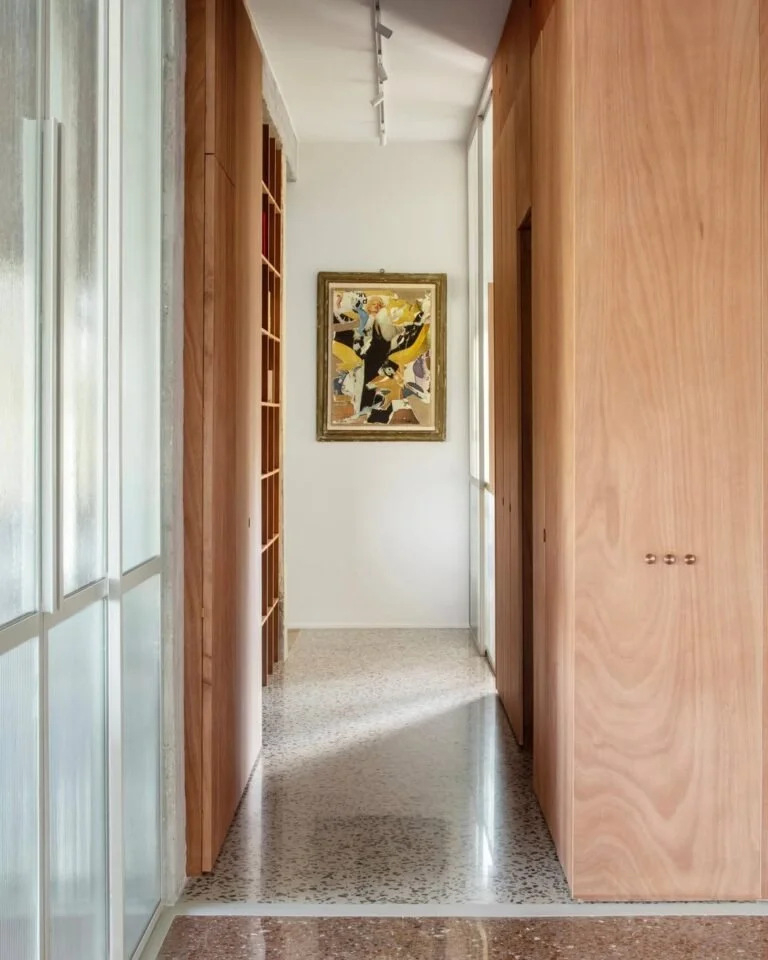 DESIGN-LED SPACES:
Premium control for galleries, restaurants and workplaces.