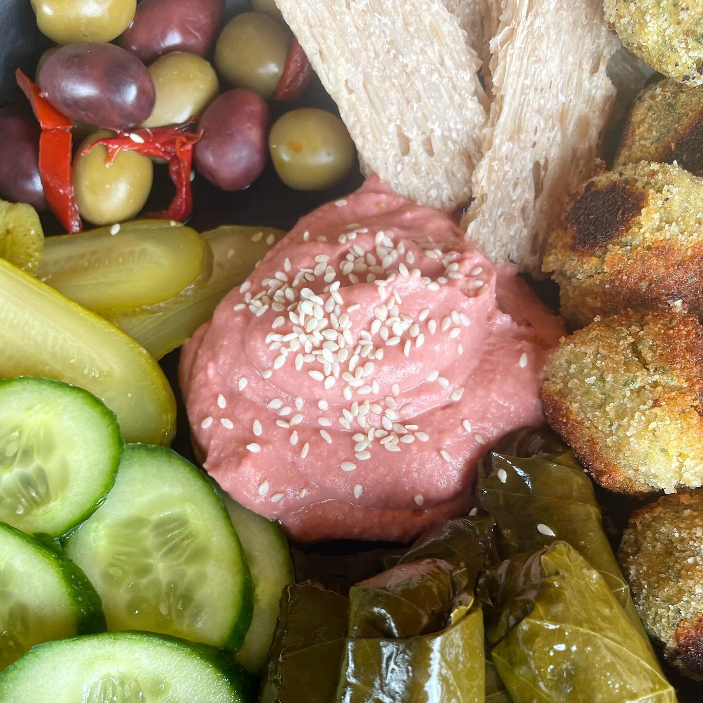 The centre of every platter ⚡️

#hummus #diptime #snacktime #platter #plattergoals #falafels #hummuslovers #hummusaddict #hummusrecipe #newproduct #australianmade #australianproduct #vegan #veganfoodies #veganfood #healthyliving #cleaneats #healthyli