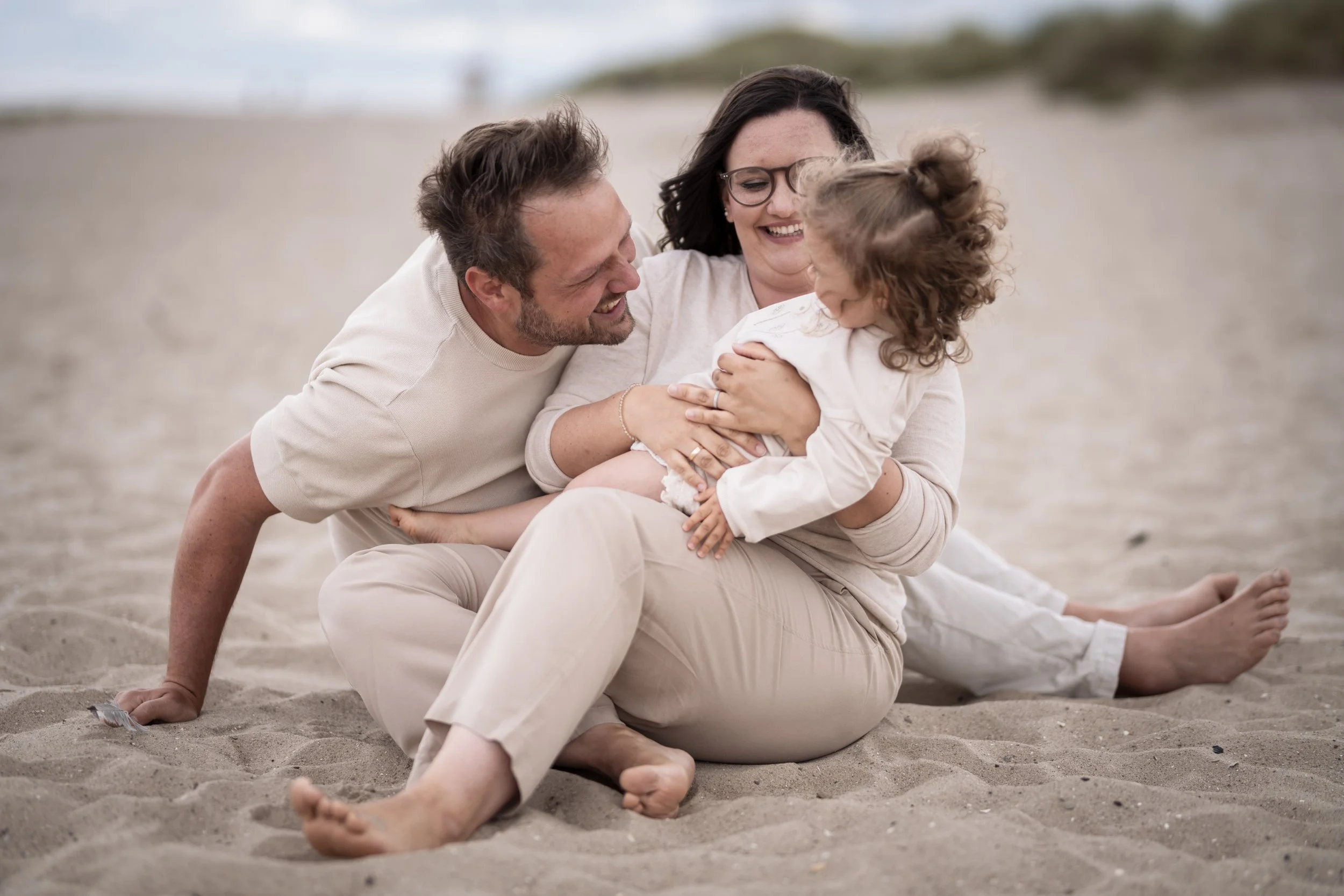 Familienshooting Familienfotos Meer Schillig Wangerland Ostfriesland Aurich Strand Meer Ebbe Flut Familienfotograf Fotografin