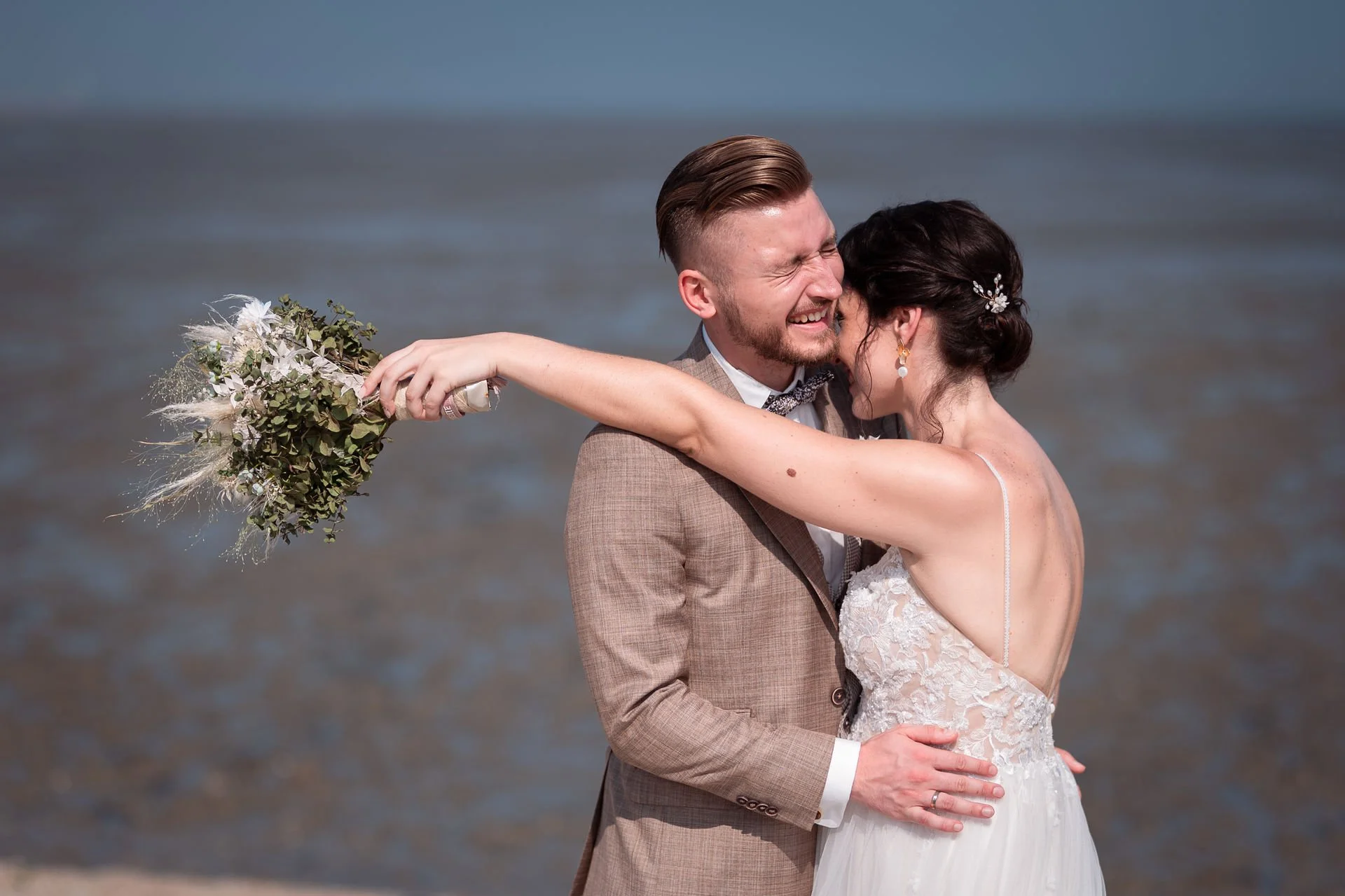 Hochzeitsfotograf Schillig Wangerland Hochzeit Hochzeitspaar Standesamt Dünen Strand Hochzeitsfotografin Wattenmeer