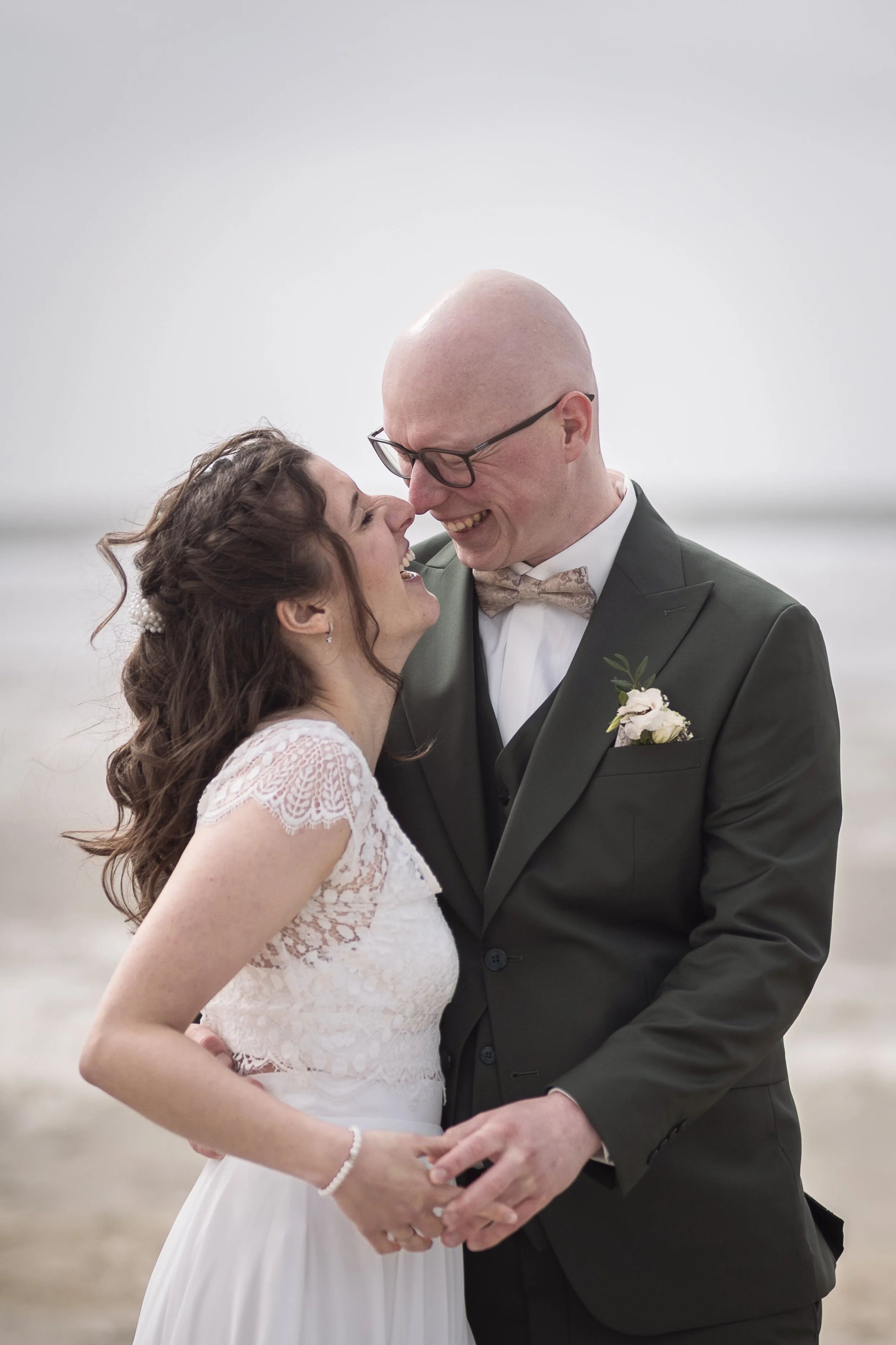 Hochzeitsfotograf Spiekeroog Heiraten am Meer Momentaufnahme emotionale Trauung Paarshooting Inselfotograf