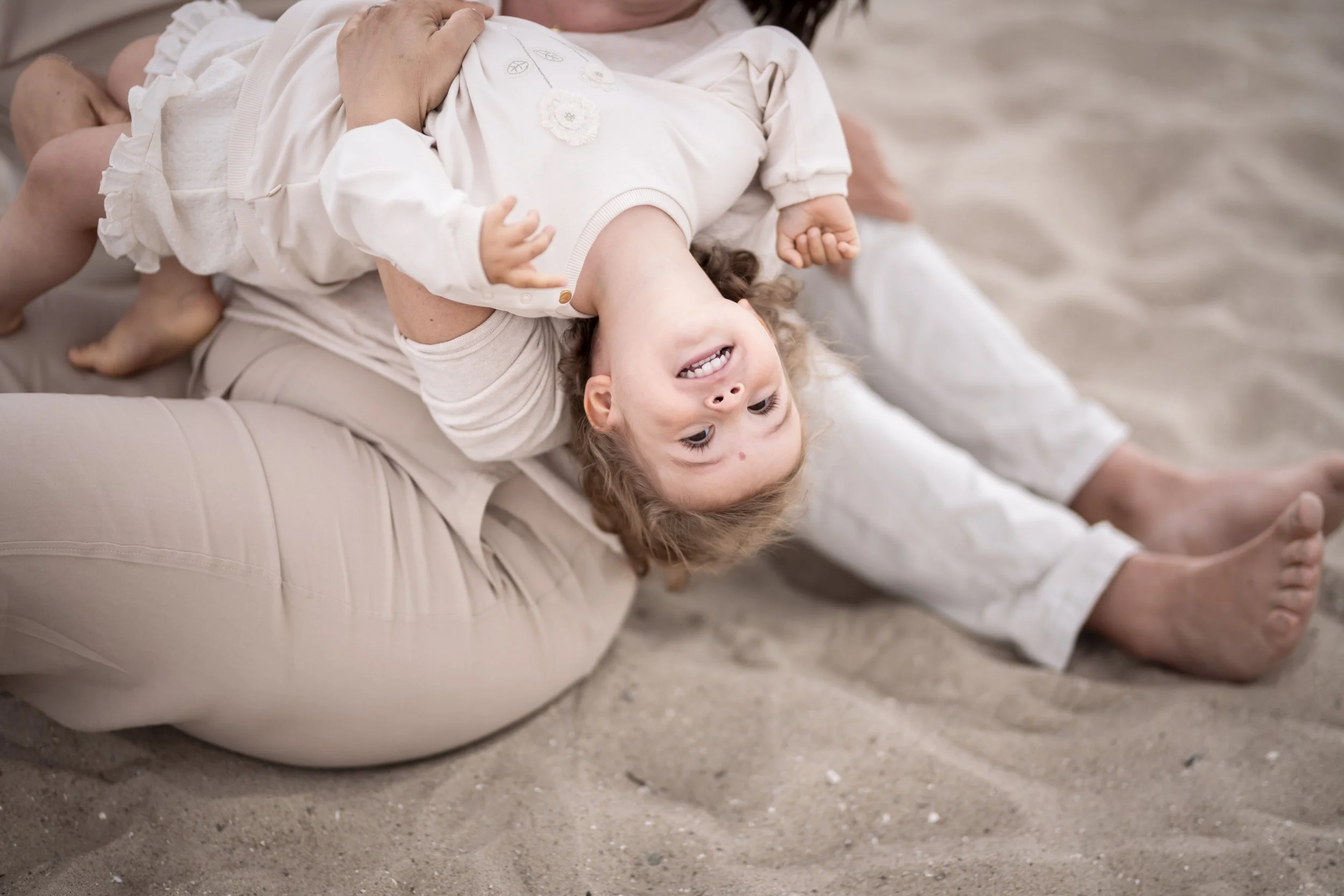 Familienshooting Familienfotos Meer Schillig Wangerland Ostfriesland Aurich Strand Meer Ebbe Flut Familienfotograf Fotografin
