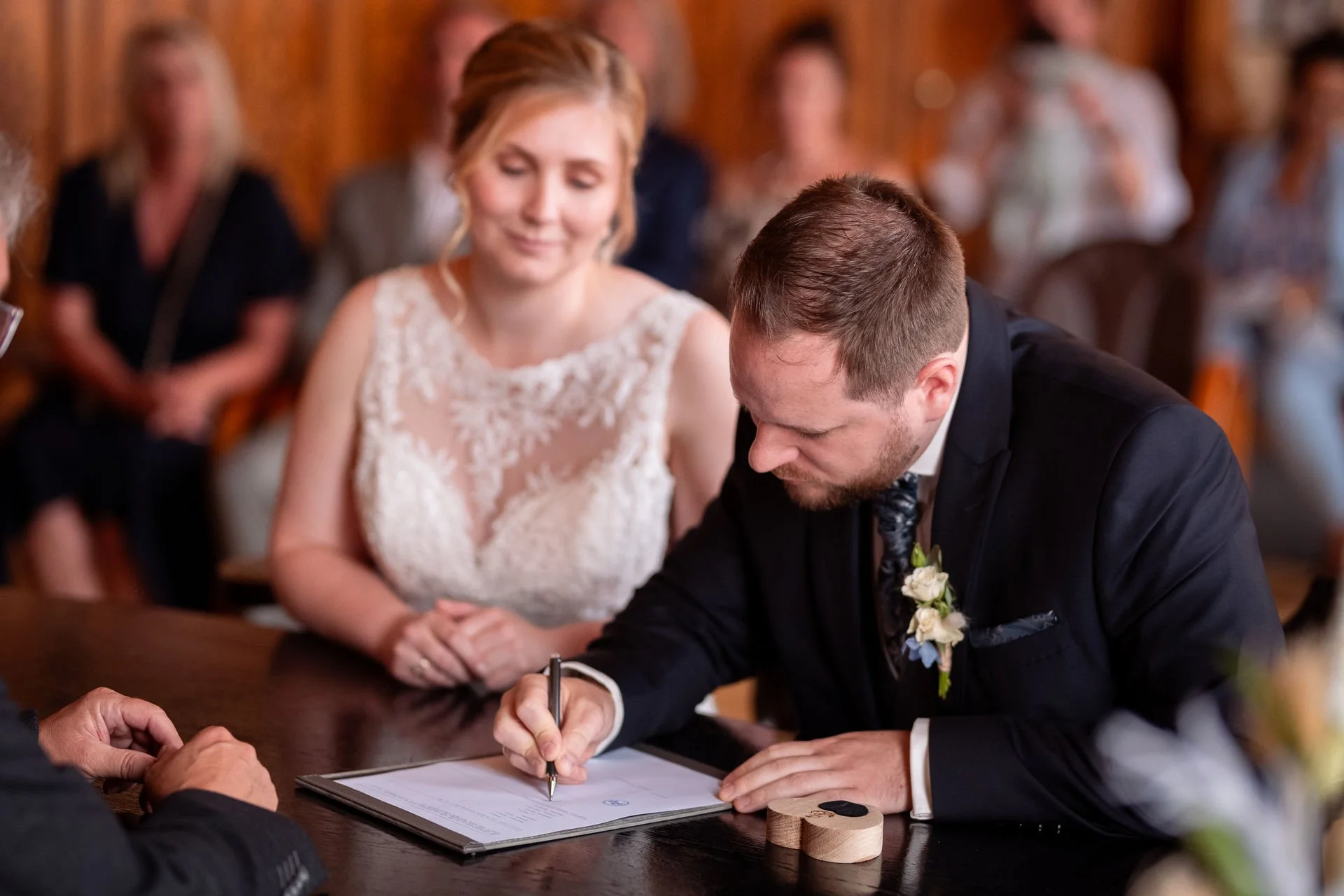 standesamliche Trauung Leer Hochzeitsfotograf Prinz Heinrich (37).jpg