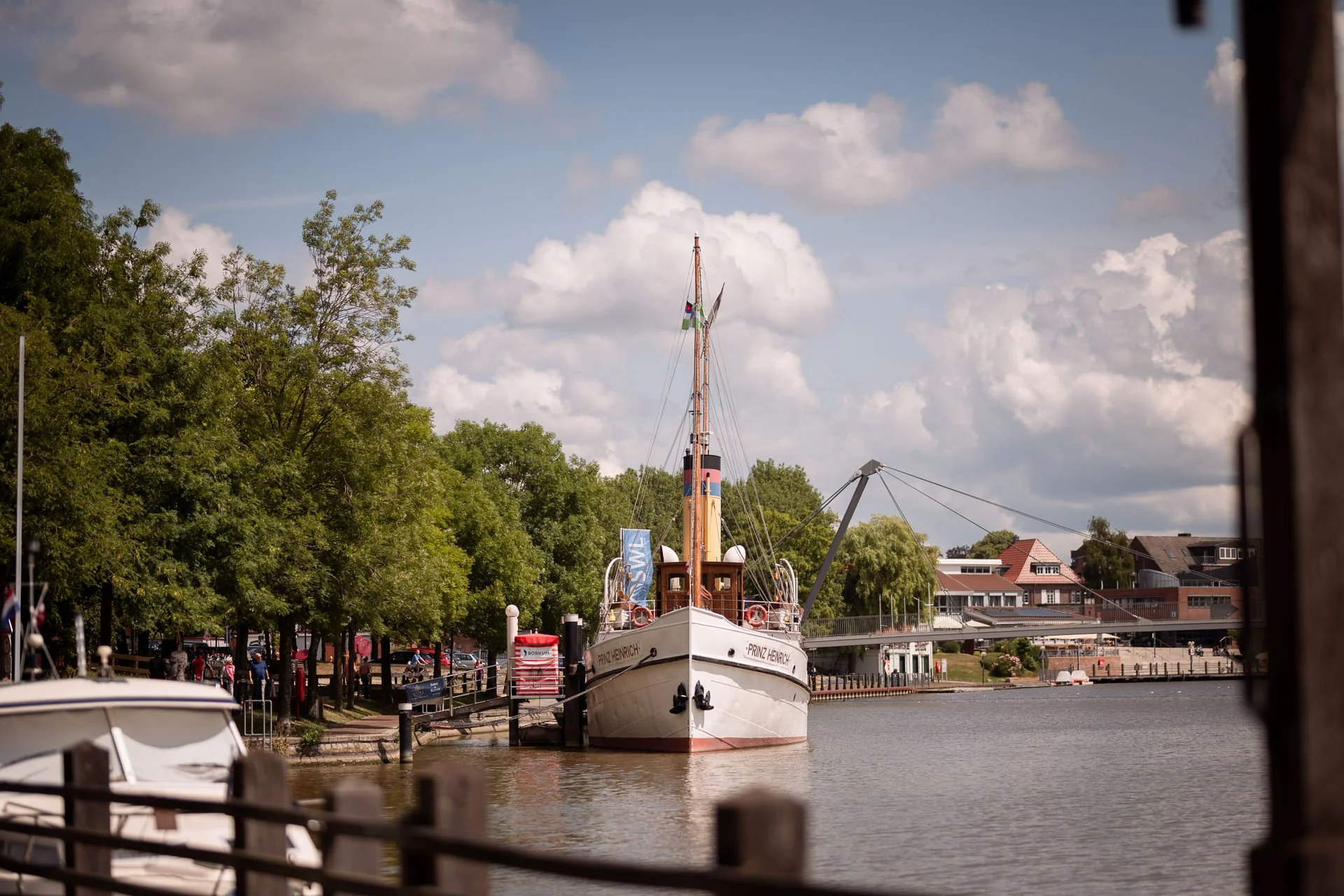 standesamliche Trauung Leer Hochzeitsfotograf Prinz Heinrich (47).jpg