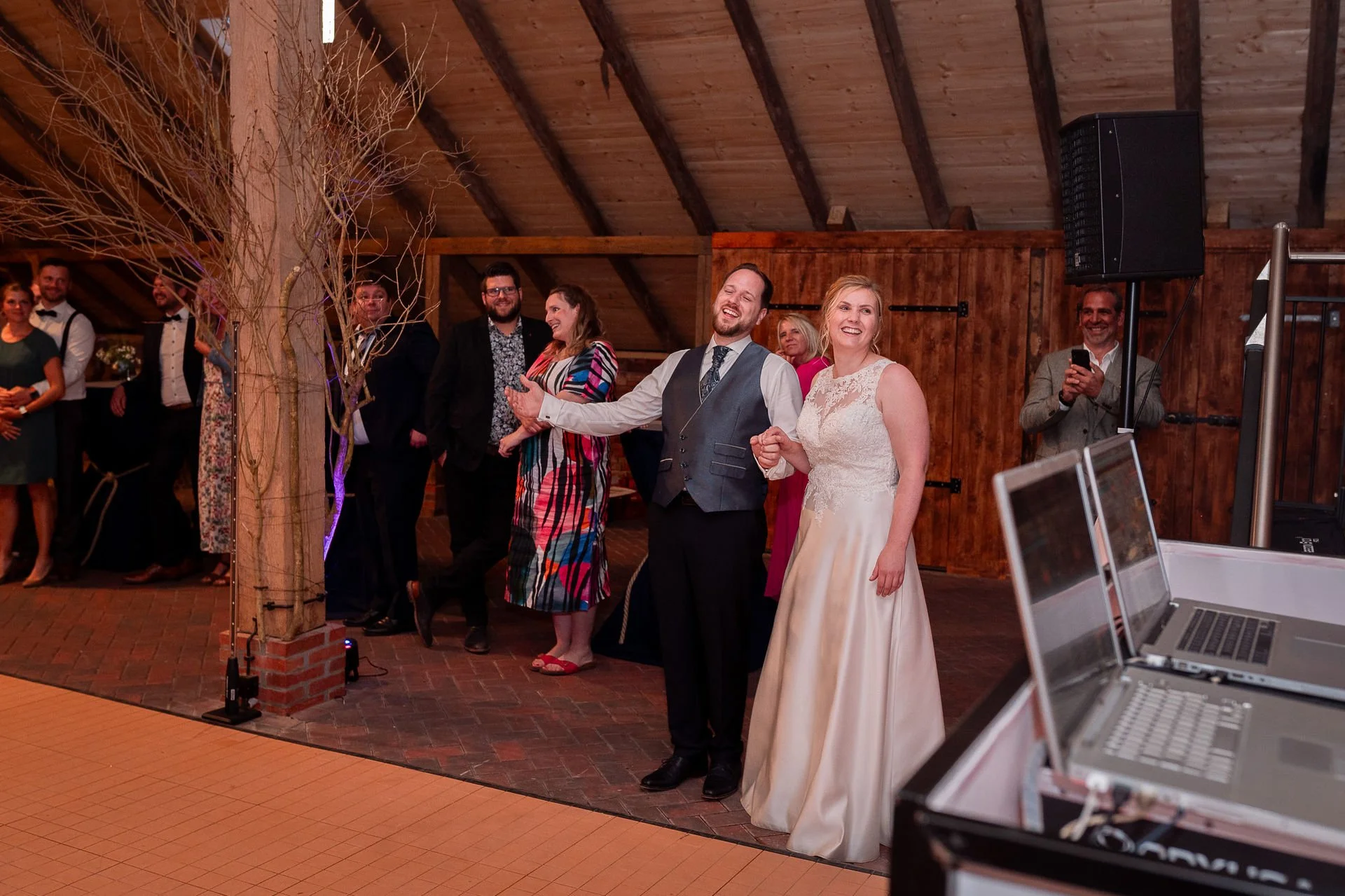 Standesamtliche Trauun Hochzeitsscheune Ihlow Hochzeitsfotografin (27).jpg