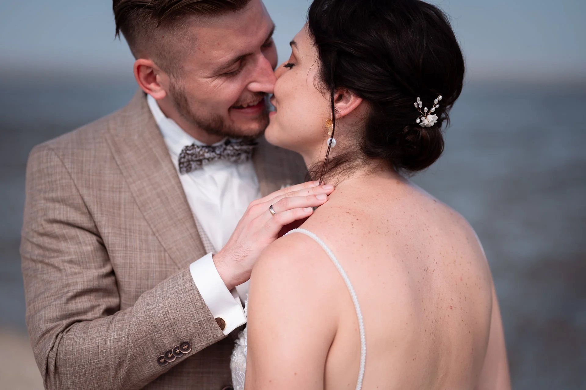Hochzeitsfotograf Schillig Wangerland Hochzeit Hochzeitspaar Standesamt Dünen Strand Hochzeitsfotografin Wattenmeer