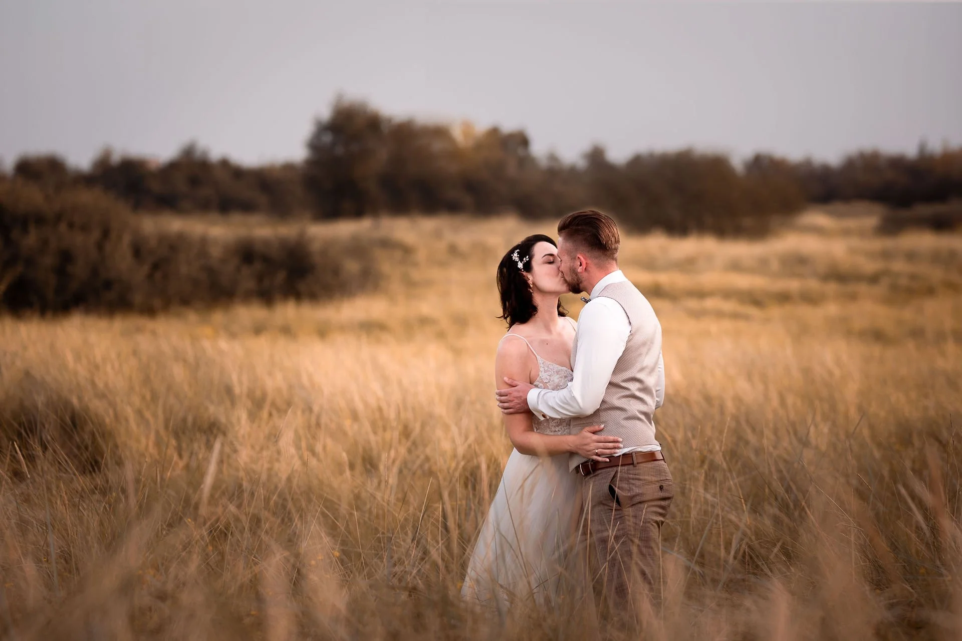 Hochzeitsfotograf Schillig Wangerland Hochzeit Hochzeitspaar Afterwedding Dünen Strand Hochzeitsfotografin Wattenmeer