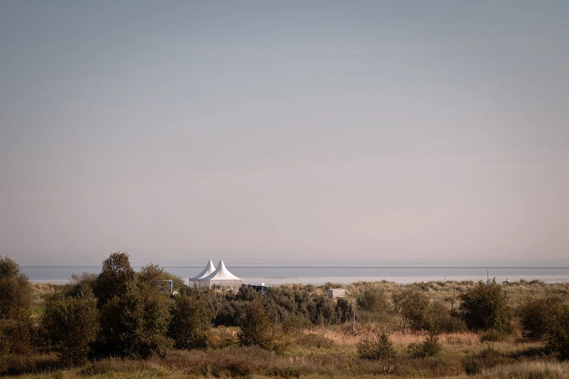 Hochzeitsfotograf Schillig Wangerland Hochzeit Hochzeitspaar Standesamt Dünen Strand Hochzeitsfotografin Wattenmeer