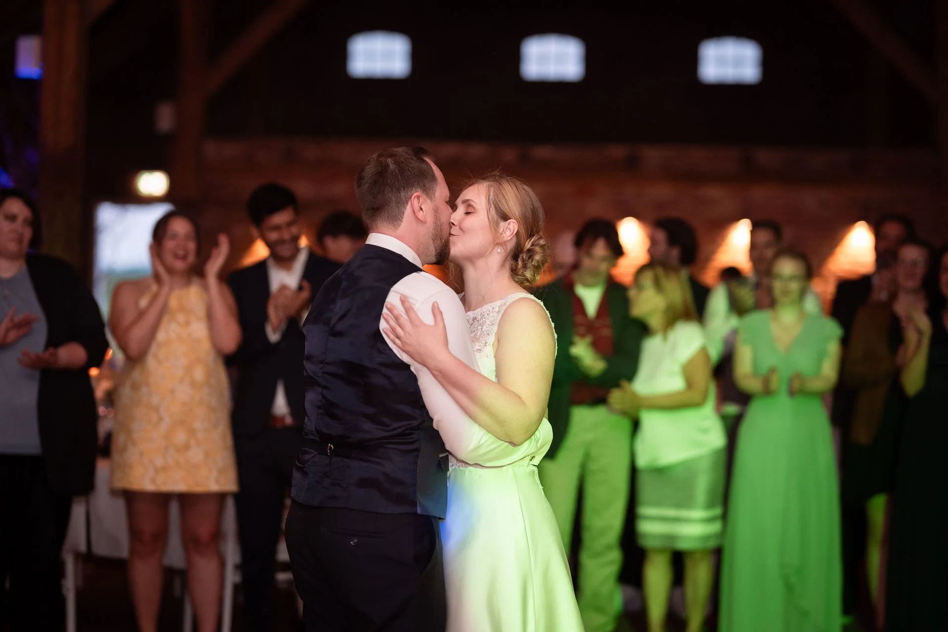 Standesamtliche Trauun Hochzeitsscheune Ihlow Hochzeitsfotografin (29).jpg