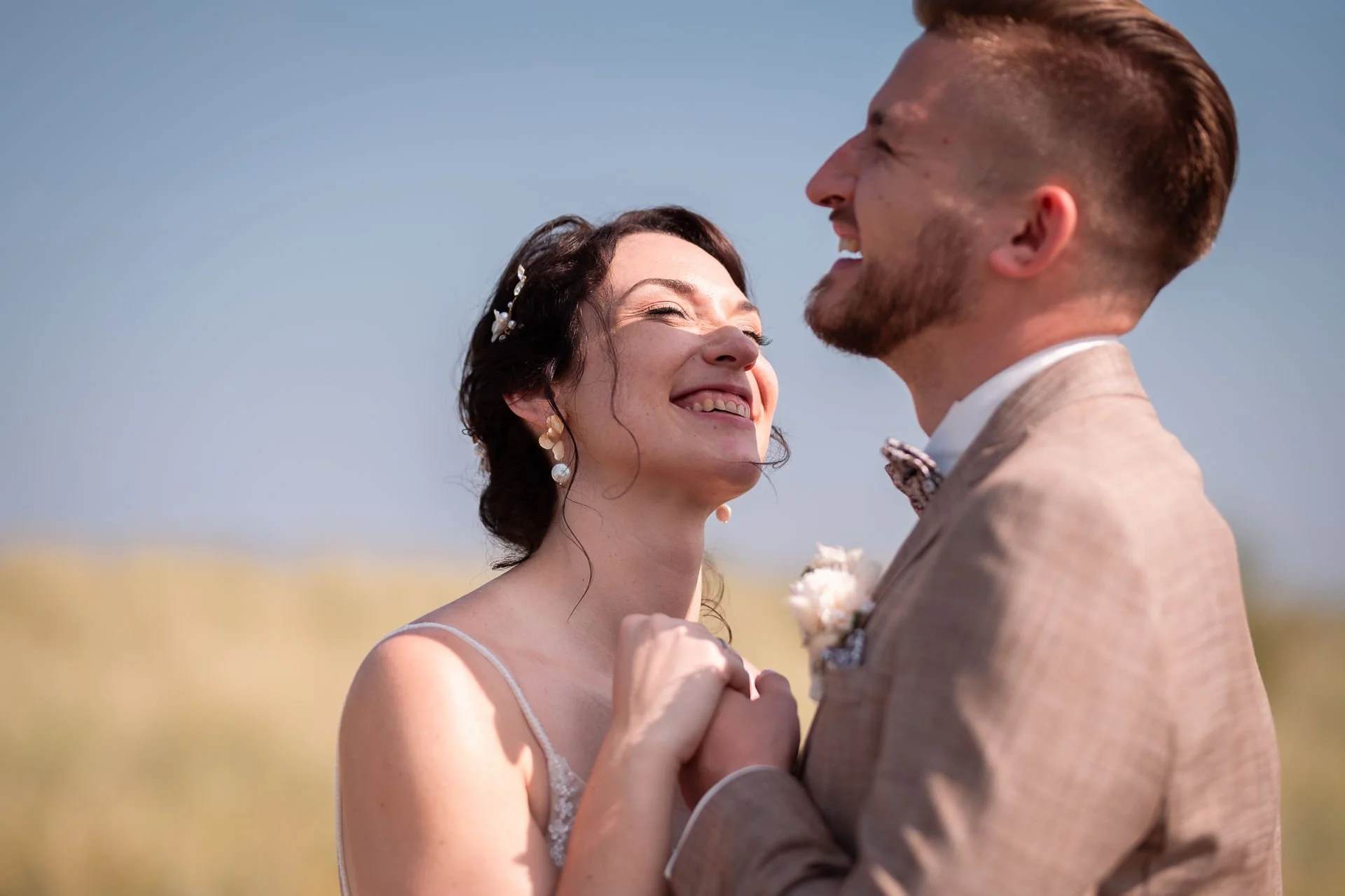 Hochzeitsfotograf Schillig Wangerland Hochzeit Hochzeitspaar Standesamt Dünen Strand Hochzeitsfotografin Wattenmeer