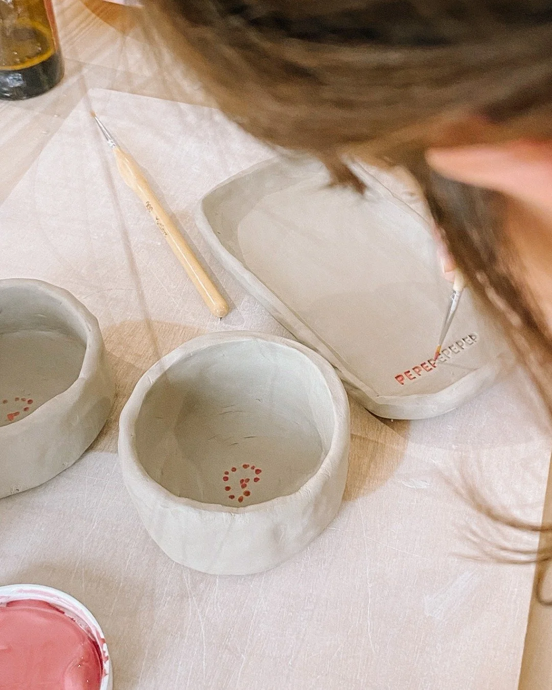Este fin de semana tenemos estos talleres especiales &iquest;ya te apuntaste? 🙌🏻

🍴 Crea tu set de picoteo &amp; vino &ndash; 26 de septiembre
☕ Set de desayuno &amp; caf&eacute;/t&eacute; &ndash; 27 de septiembre 

Un espacio para darle forma a t