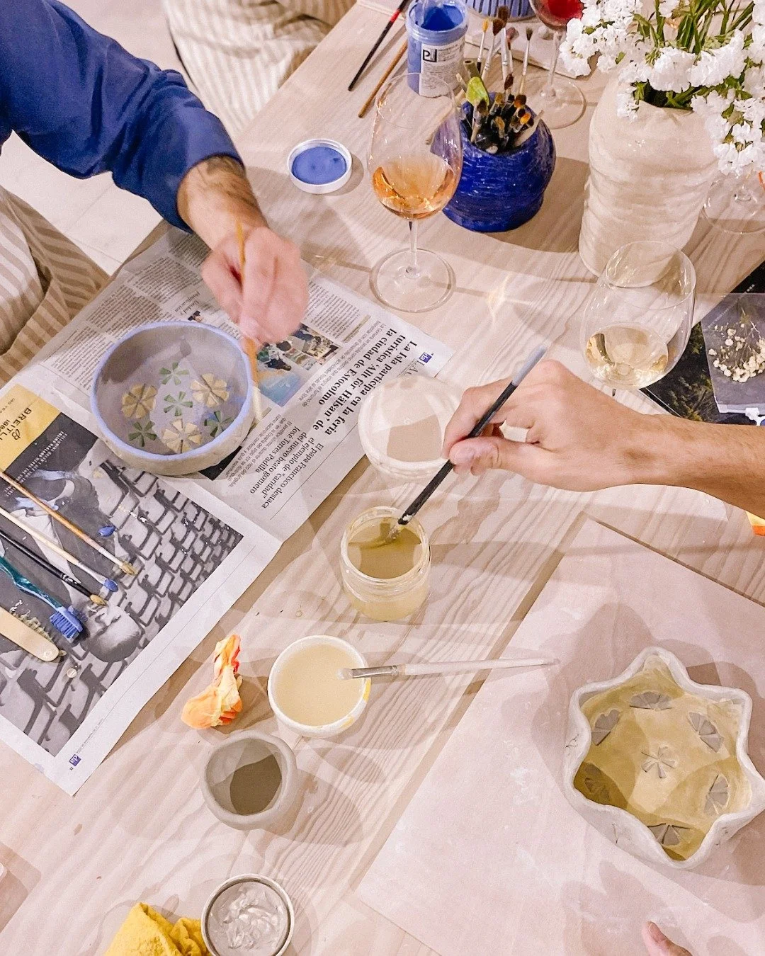 Este viernes tenemos una cita en Otta ✨
Barro &amp; Vino, un taller para disfrutar del proceso, probar diferentes t&eacute;cnicas y crear tu propia pieza mientras compartimos unas copas y algo de picar.
No hace falta experiencia previa ,solo ganas de