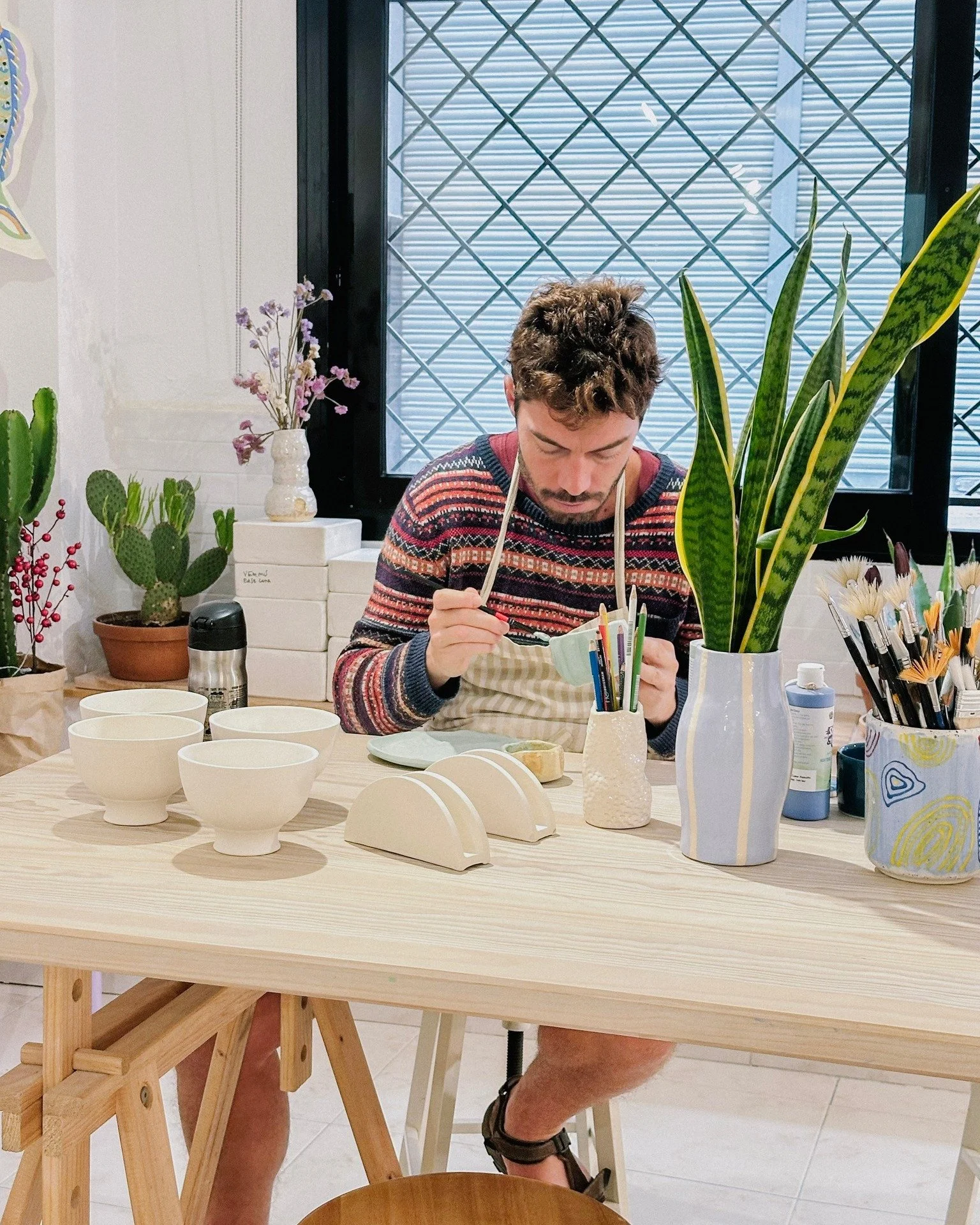 Hoy 5 te esperamos en el estudio con nuestro mercadillo de Reyes 👑
Piezas de nuestros alumnos, jarrones de Jorge Arbelo, l&aacute;minas de Rebecka Skog y piezas de Otta Studio. Tambi&eacute;n habr&aacute; tarjetas regalo para canjear en Otta y, como