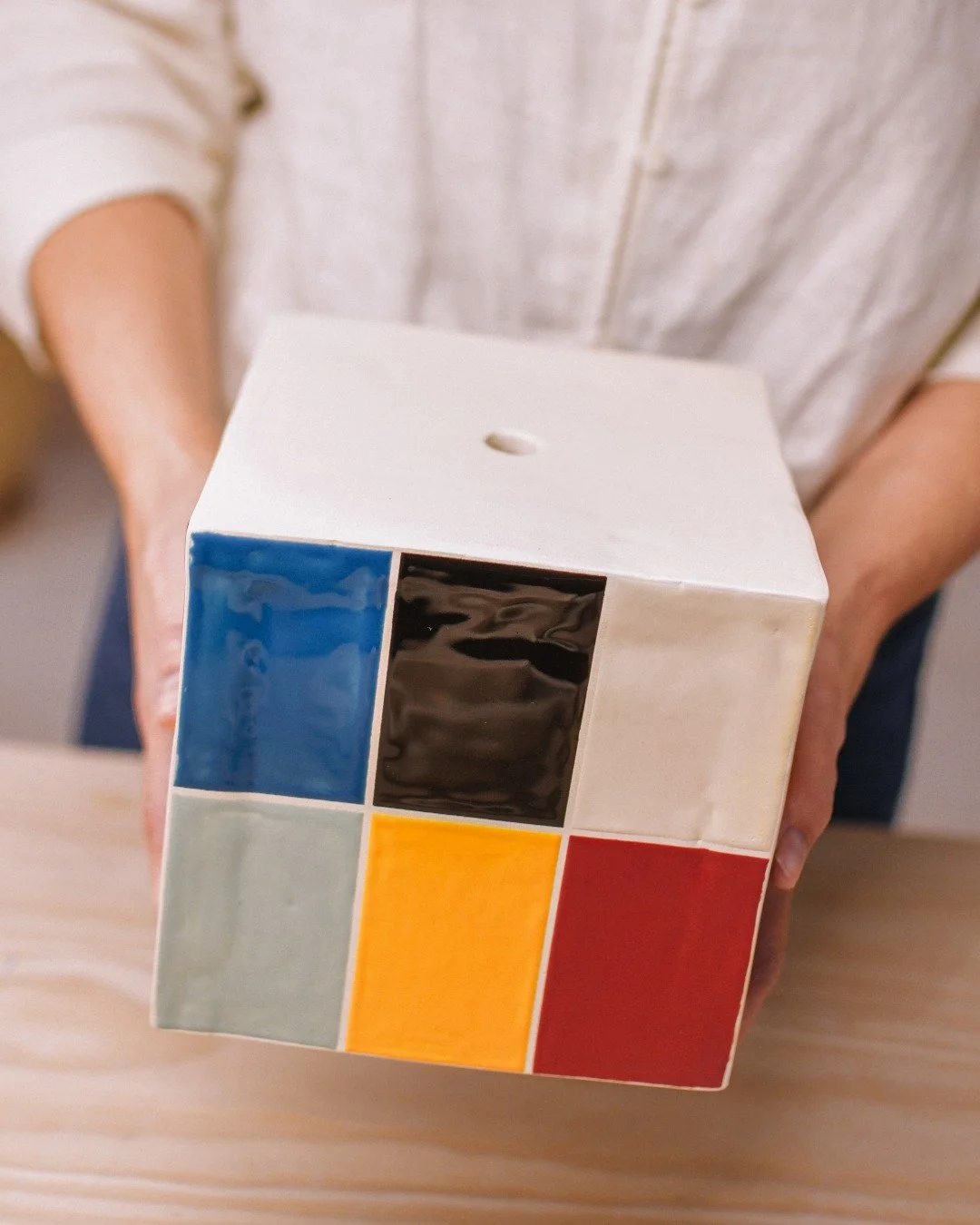 En nuestros talleres regulares hacen cosas tan espectaculares como esta l&aacute;mpara 💡💛
&iquest;Te gustar&iacute;a unirte a nuestros talleres regulares? Encuentra toda la info en nuestra web: www.otta-studio.com ✨

📍C/Jes&uacute;s Nazareno 40, l