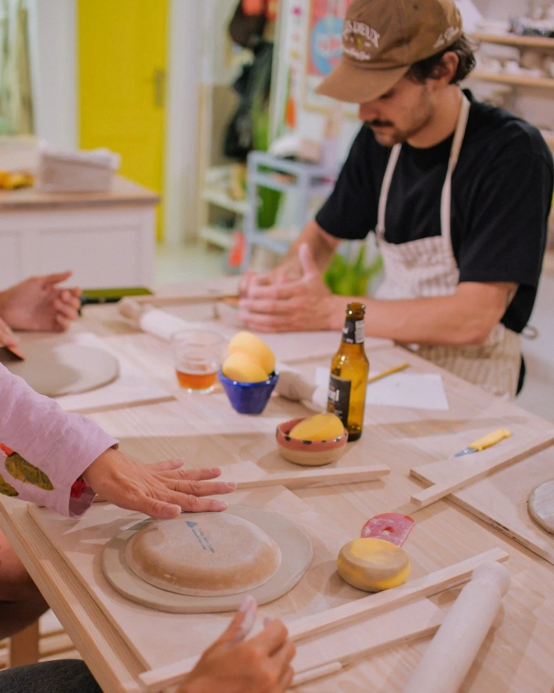En Otta Studio tenemos un taller para cada momento:

📅 Talleres mensuales: para venir con calma, aprender y mejorar poco a poco.
🍶 Taller de torno: si siempre has querido probar el torno, este es tu sitio.
🌟 Talleres especiales de un d&iacute;a: e