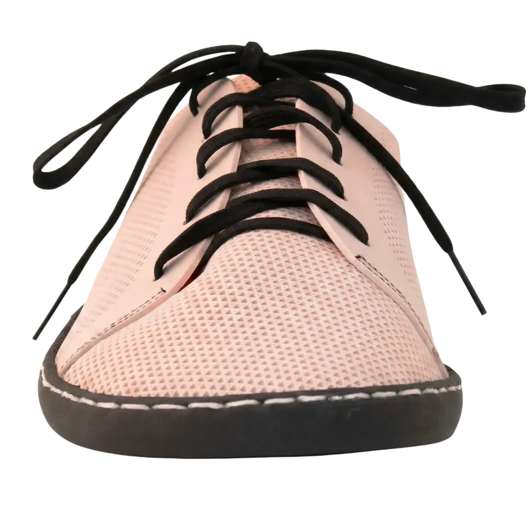 Vue avant de la chaussure METIS : une finition textile haute qualité prouvant le potentiel commercial standard d'une production imprimée en 3D.