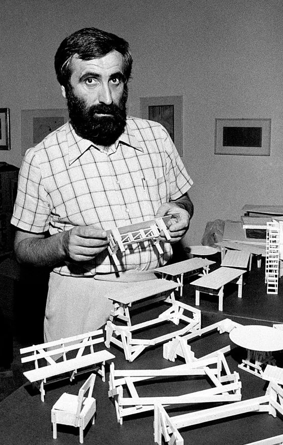 ENZO MARI (1932-2020)