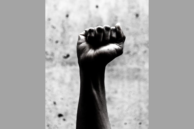 A dúzia racista que torna ainda mais cara a defesa da nossa Democracia